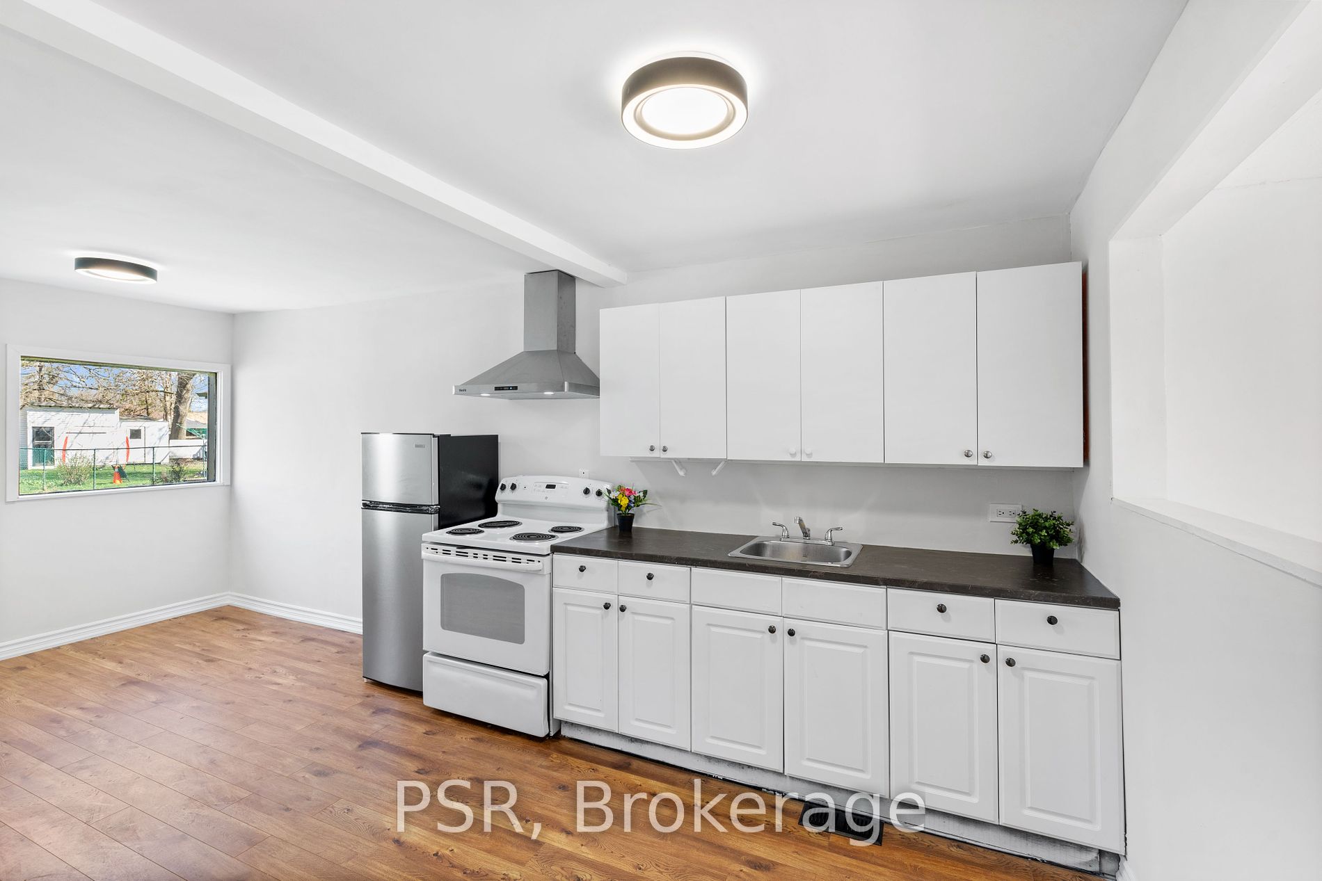 208 Bayview Ave