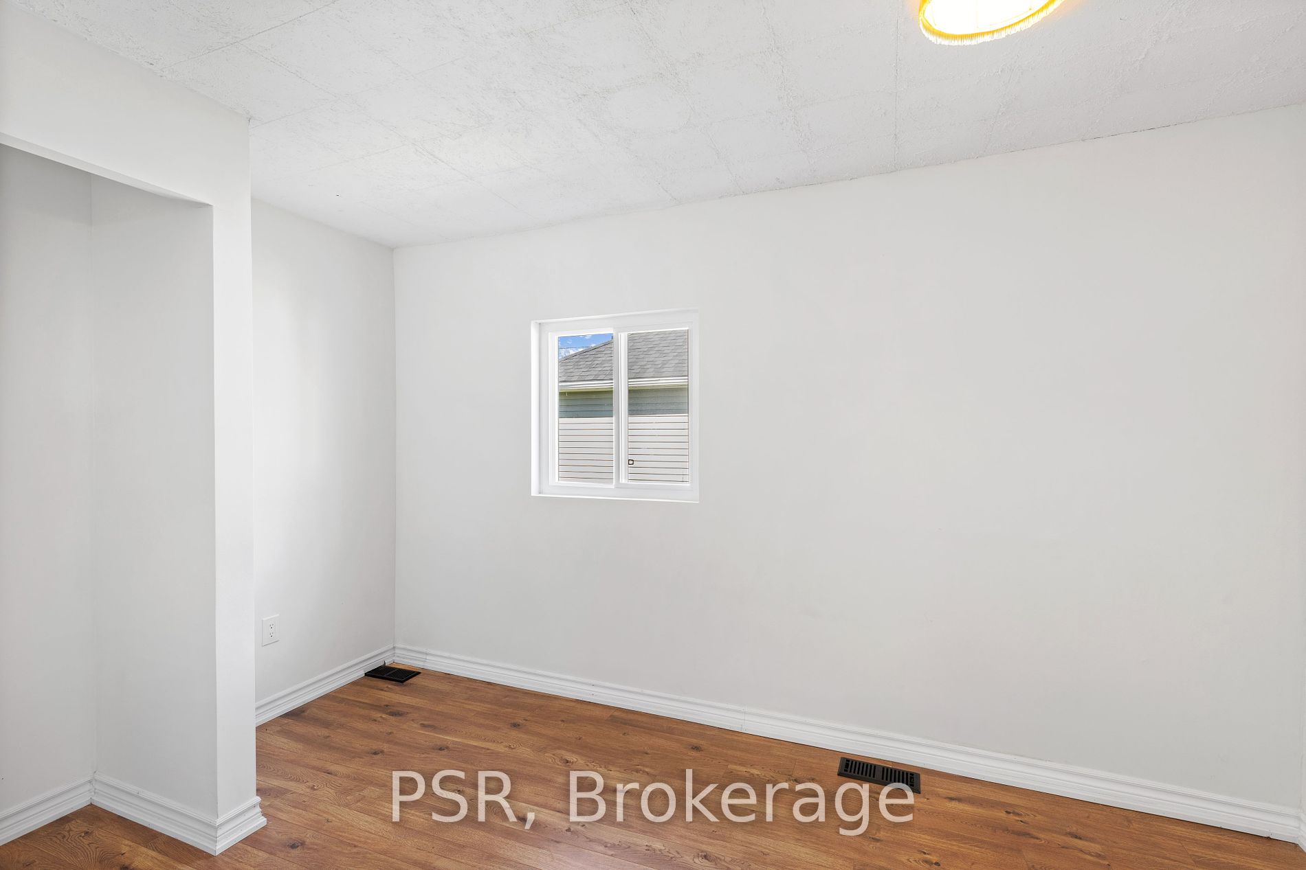 208 Bayview Ave