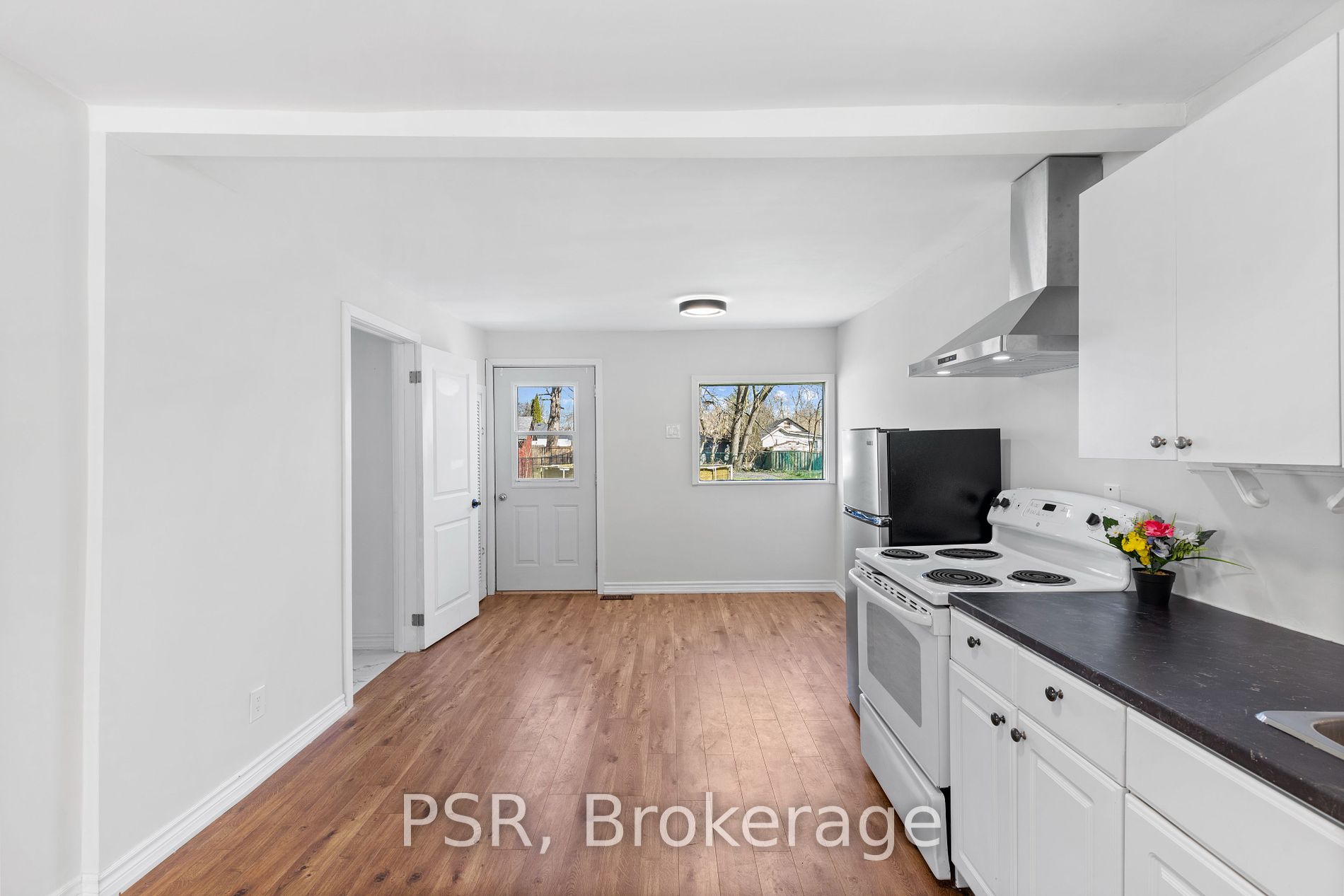 208 Bayview Ave