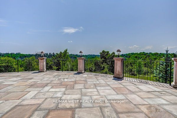 115 Hazelridge Crt