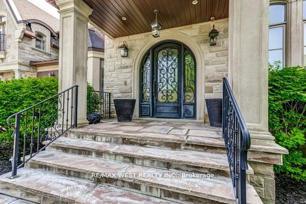 115 Hazelridge Crt
