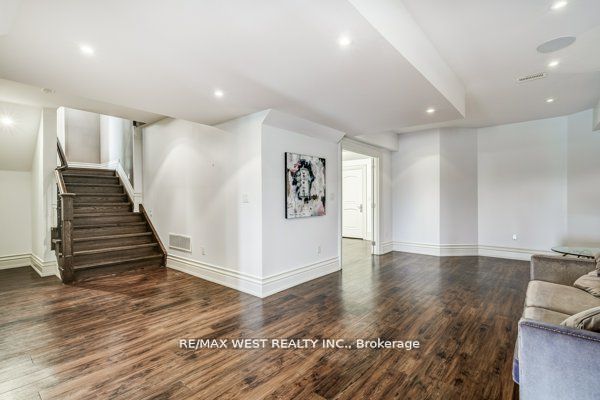 115 Hazelridge Crt
