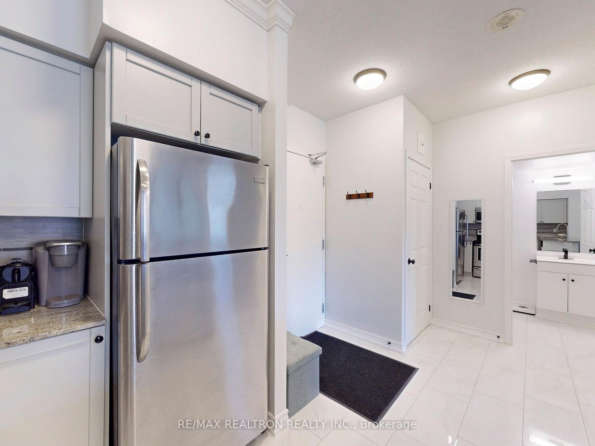 75 King William Cres, #102