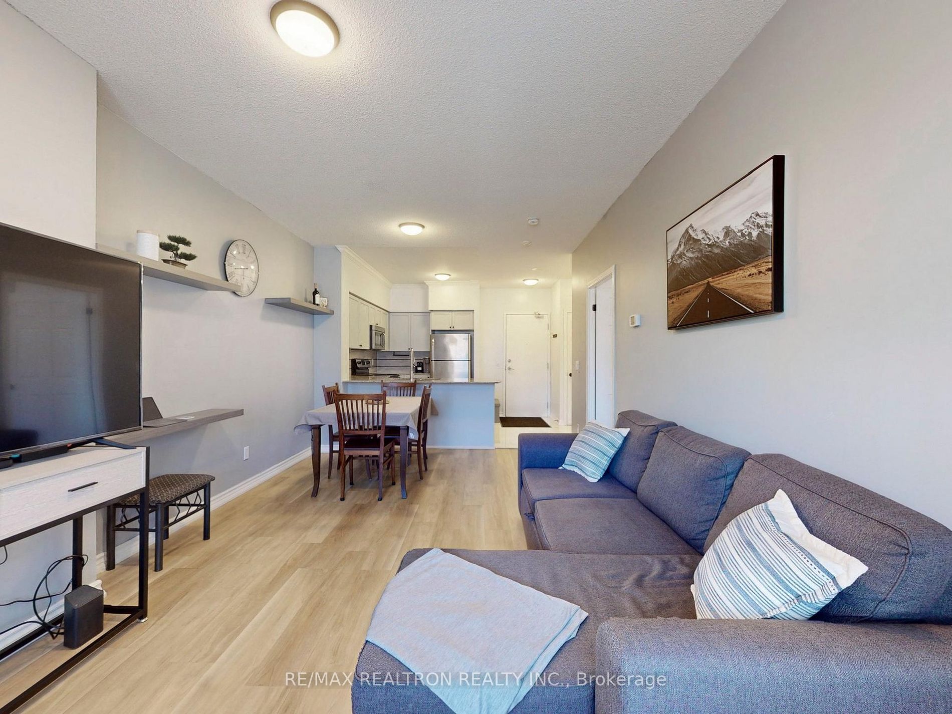 75 King William Cres, #102