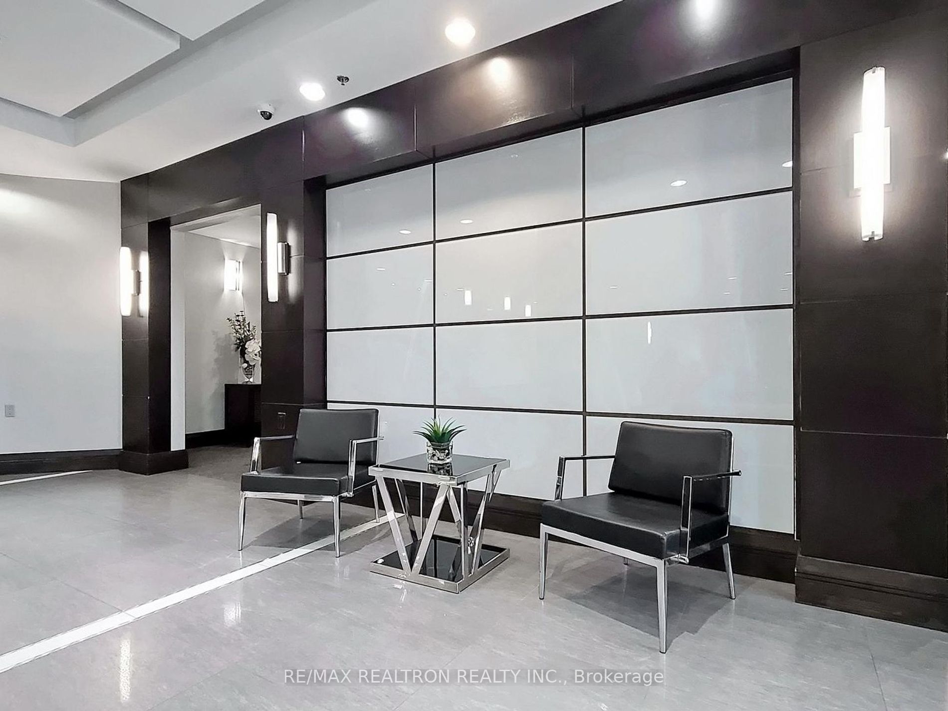 75 King William Cres, #102