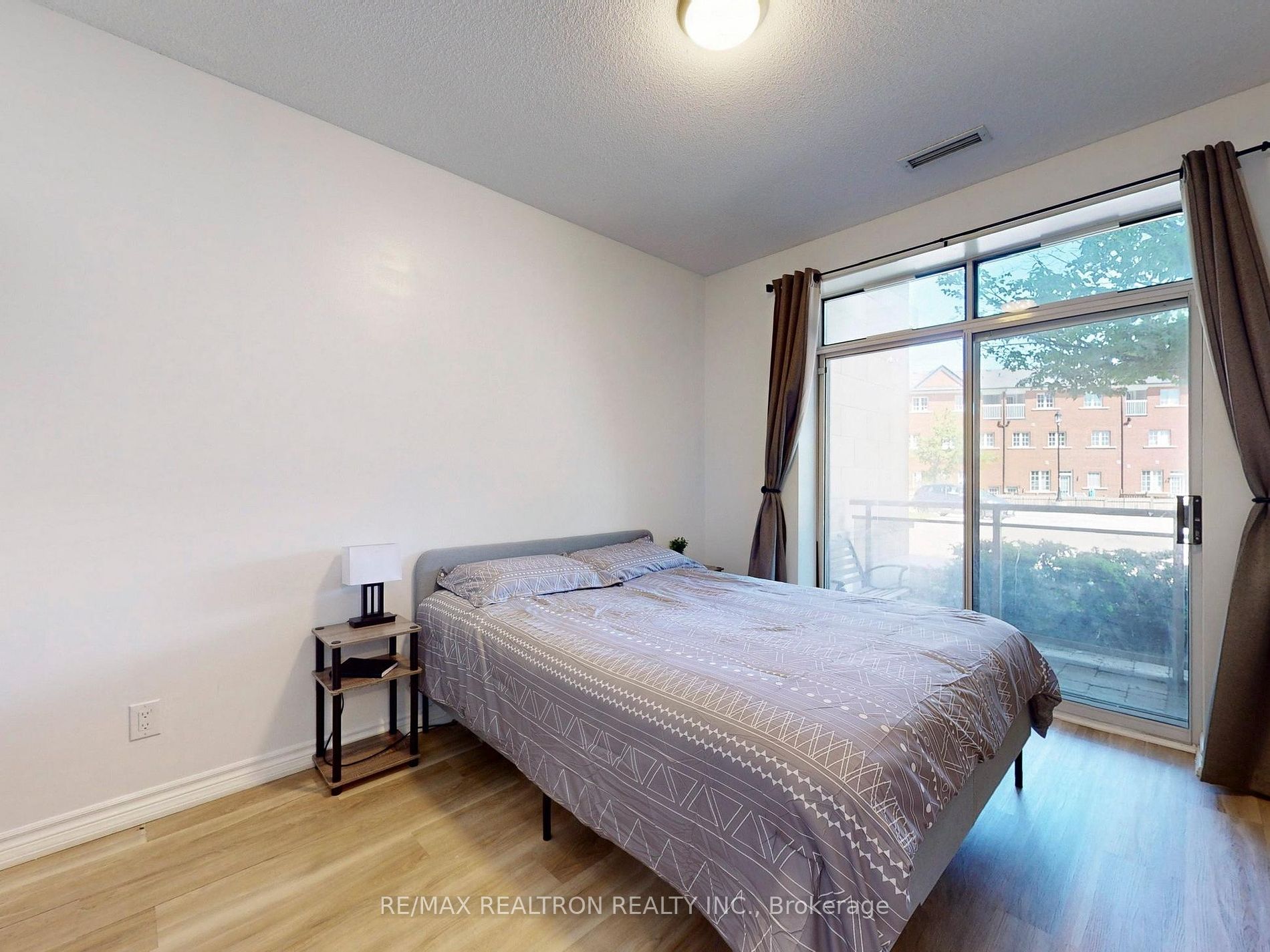 75 King William Cres, #102