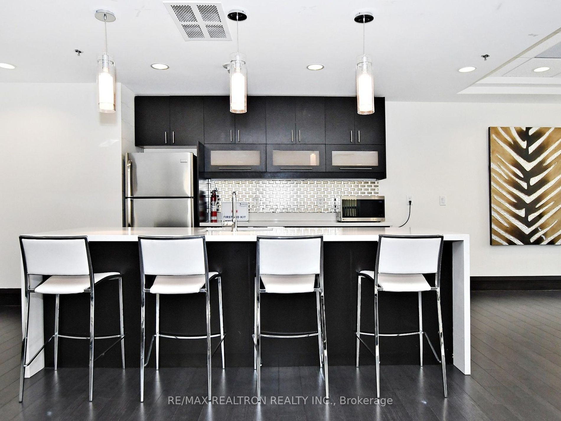75 King William Cres, #102