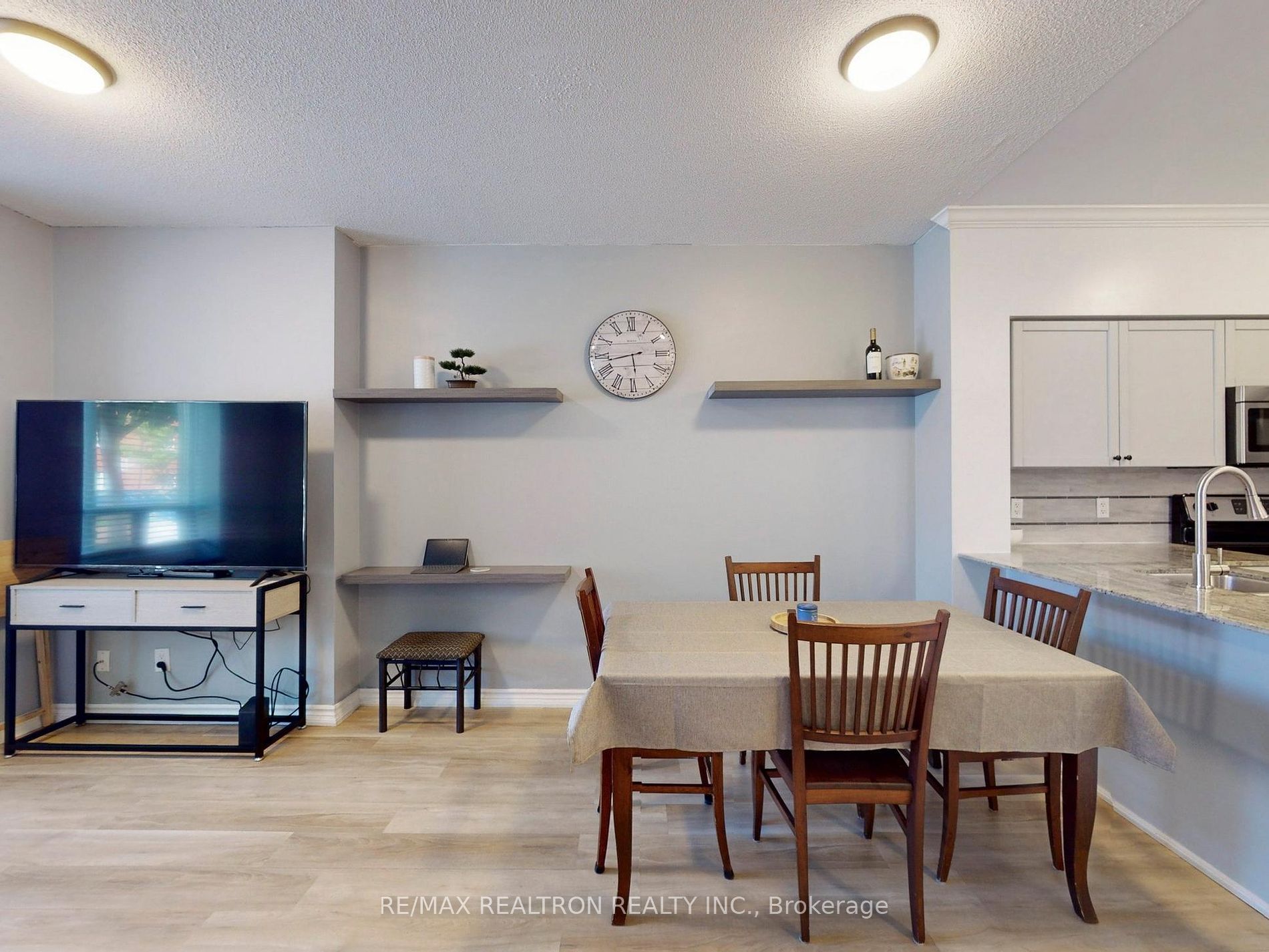 75 King William Cres, #102