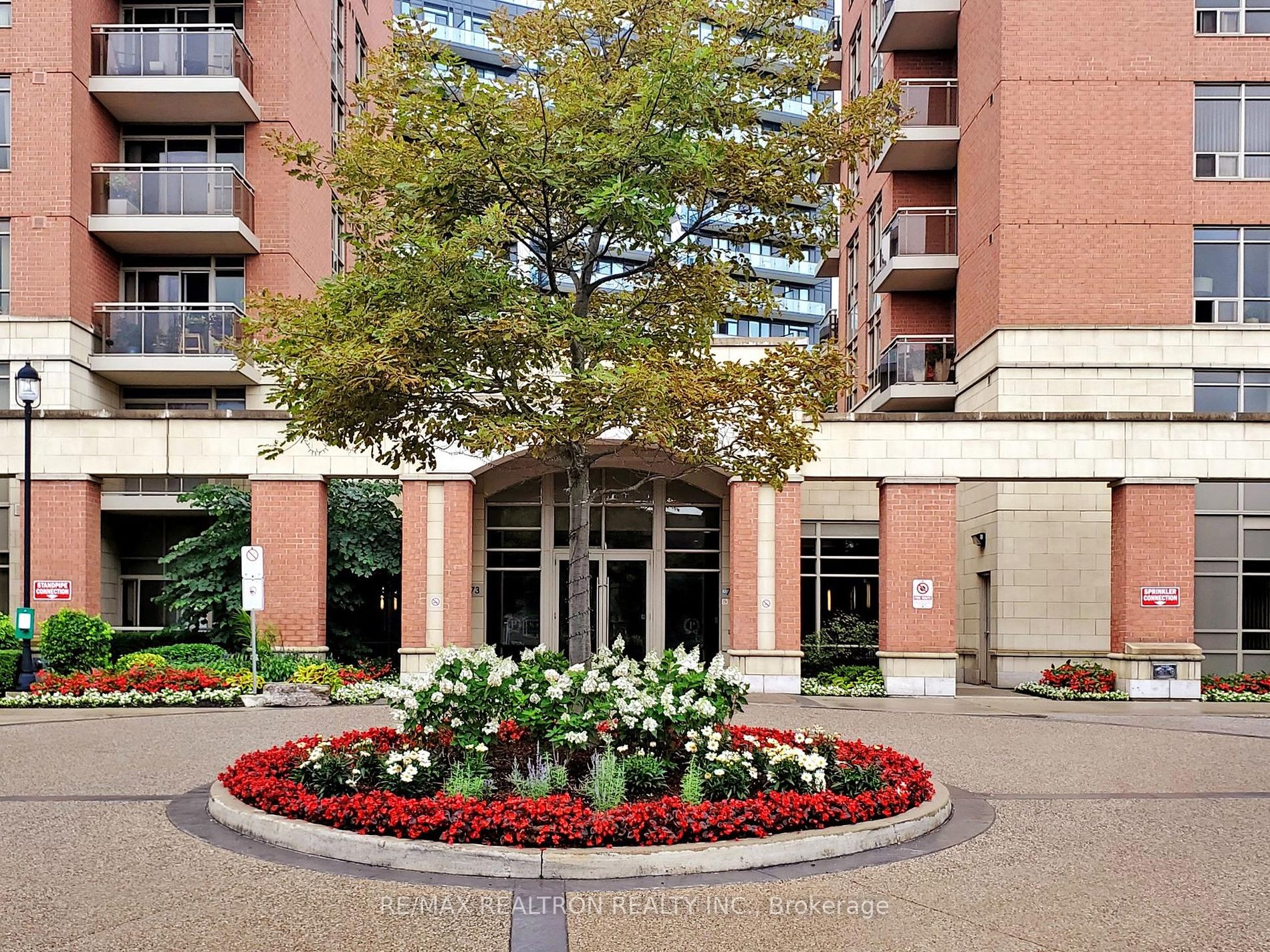 75 King William Cres, #102
