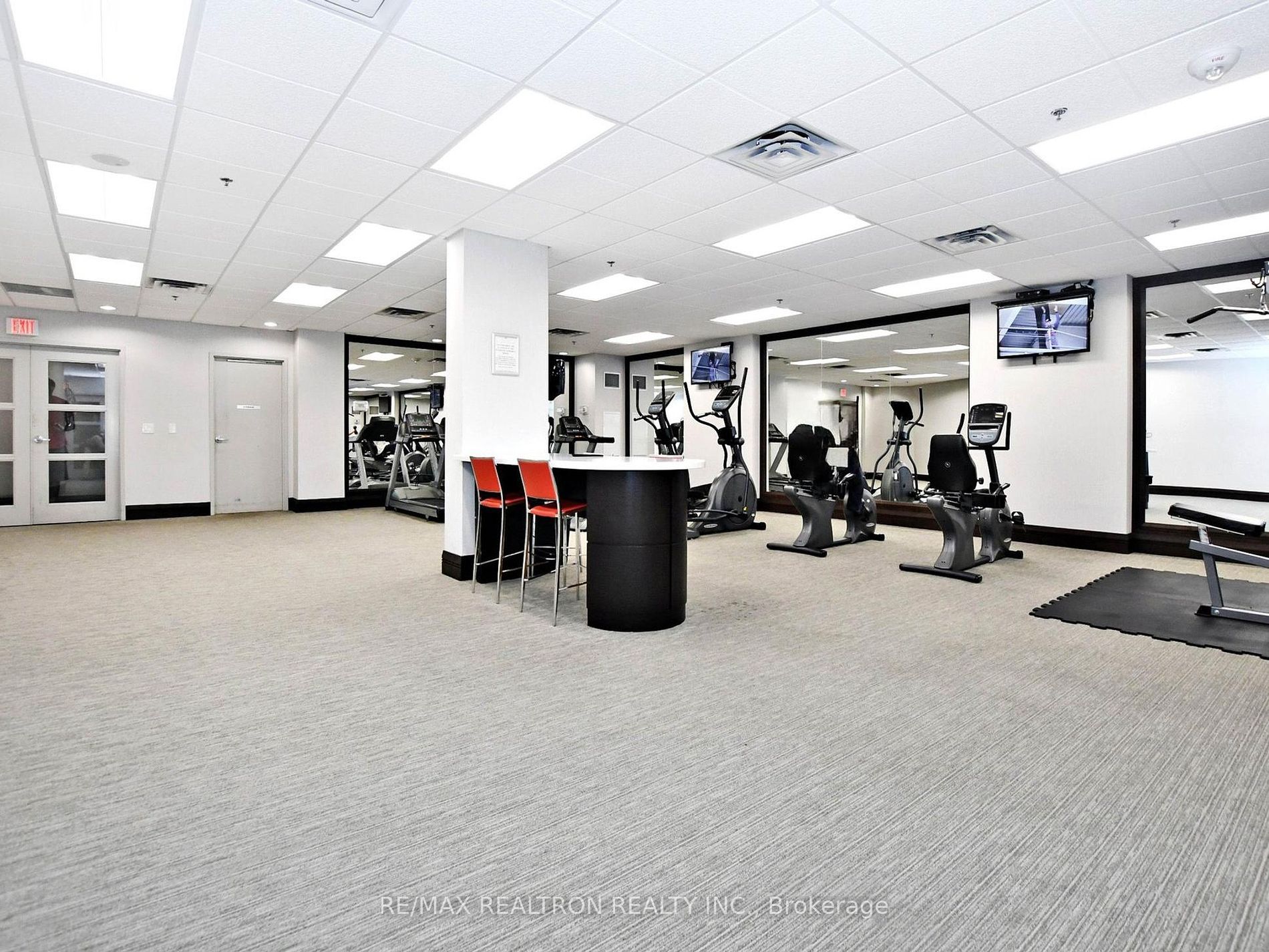 75 King William Cres, #102