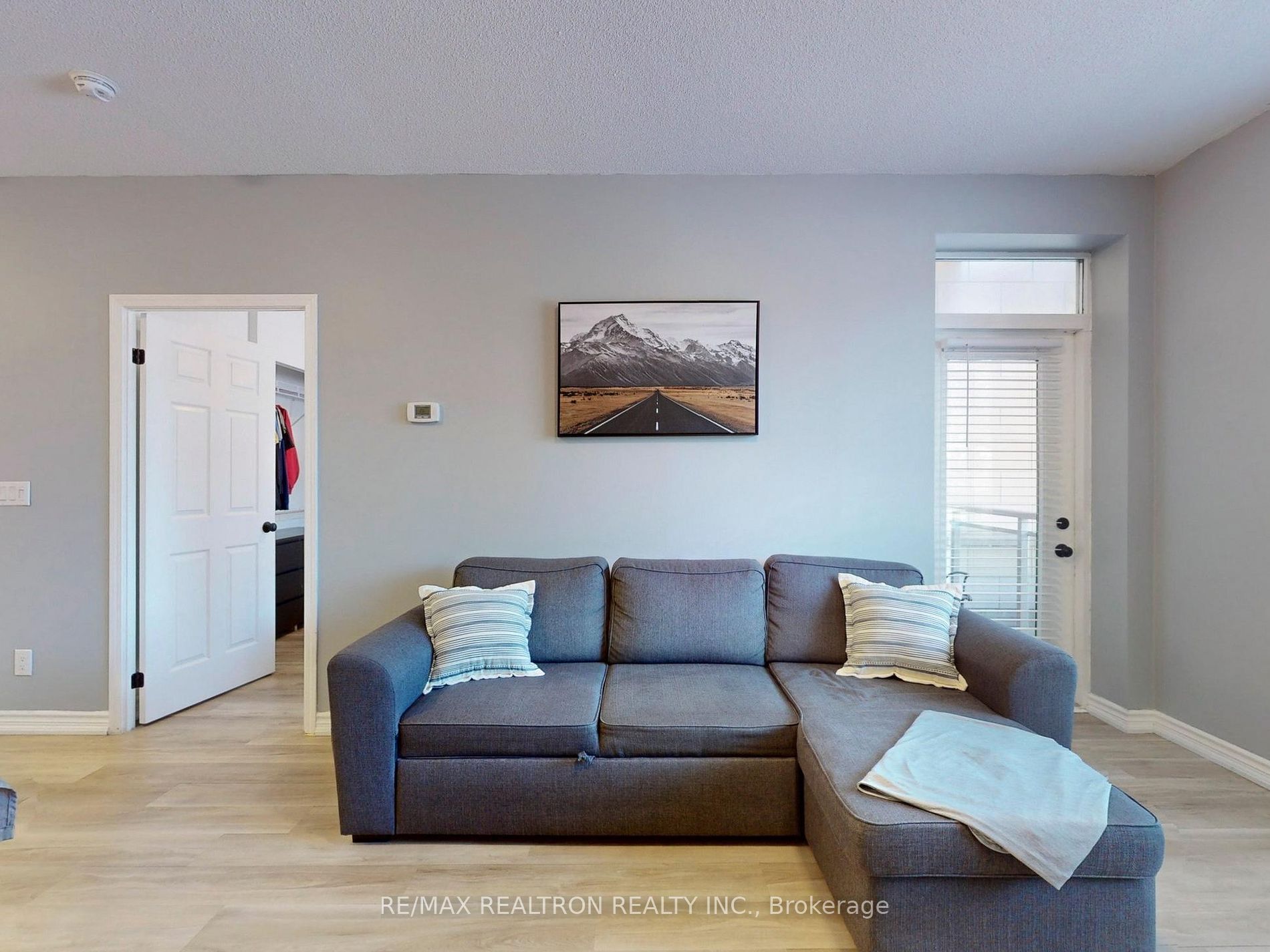 75 King William Cres, #102
