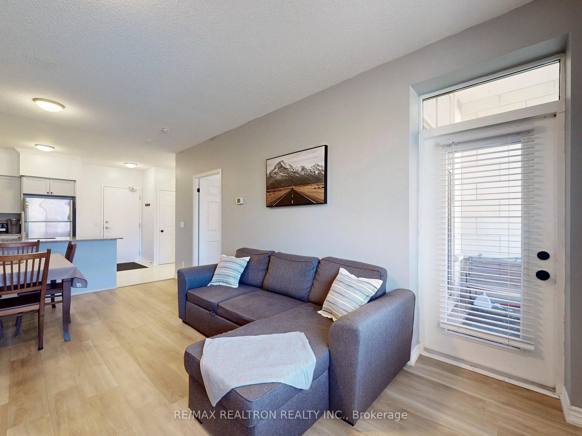 75 King William Cres, #102