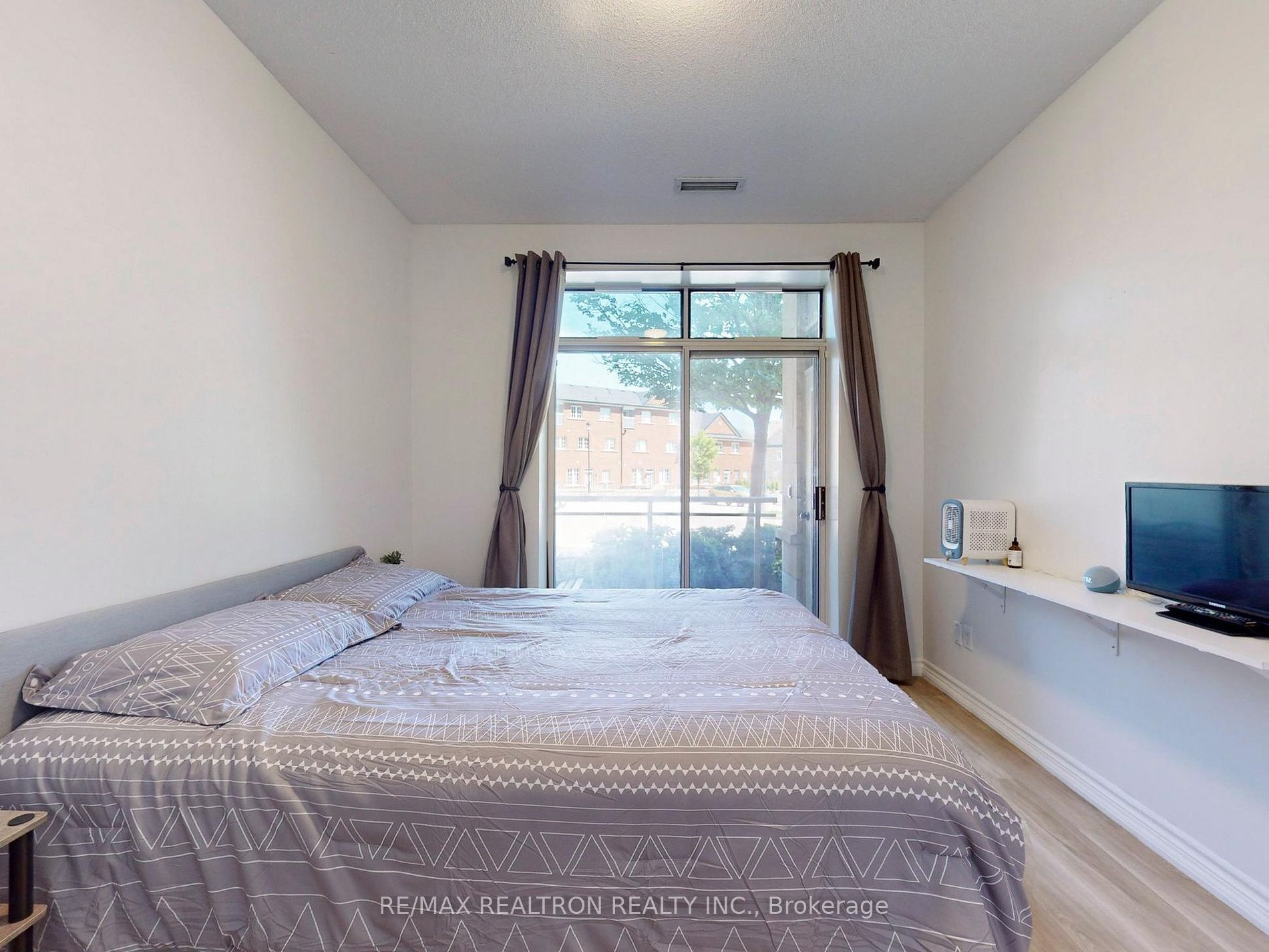 75 King William Cres, #102