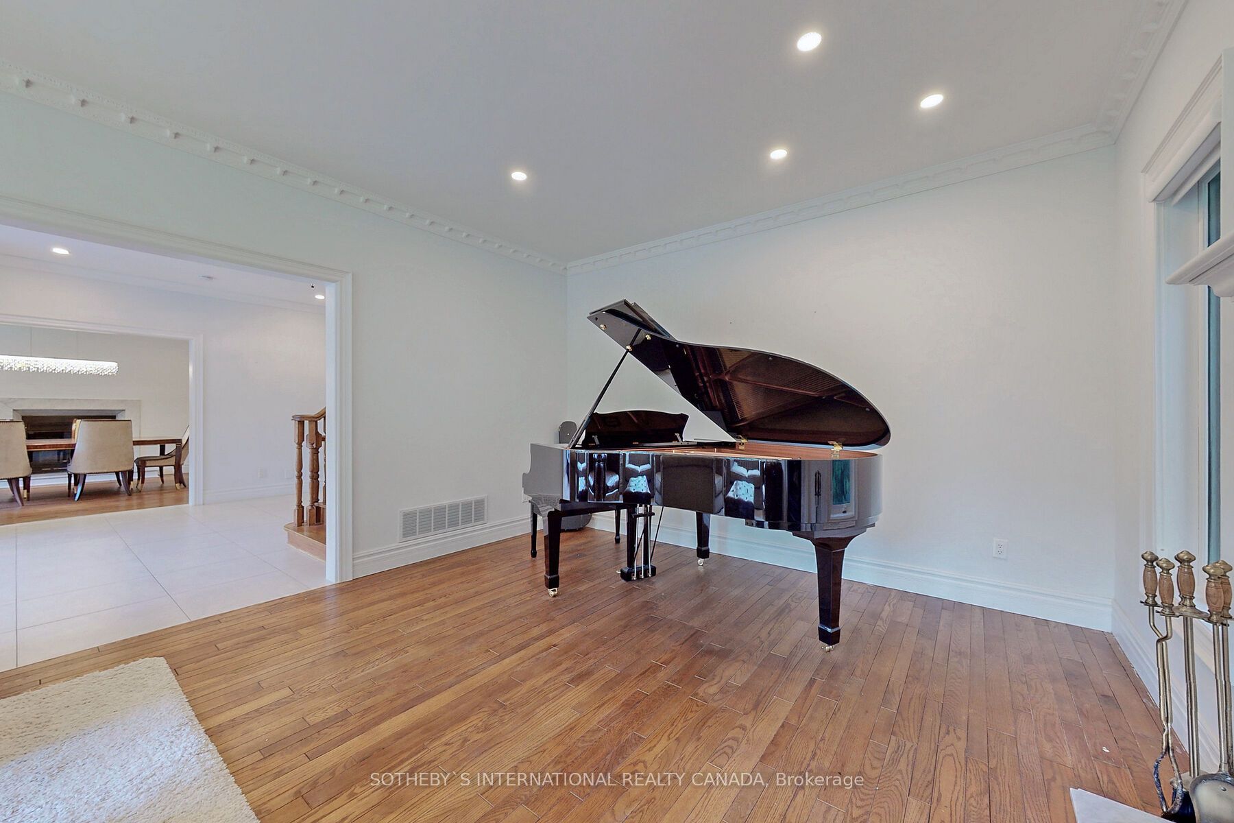 452 Feasby Rd