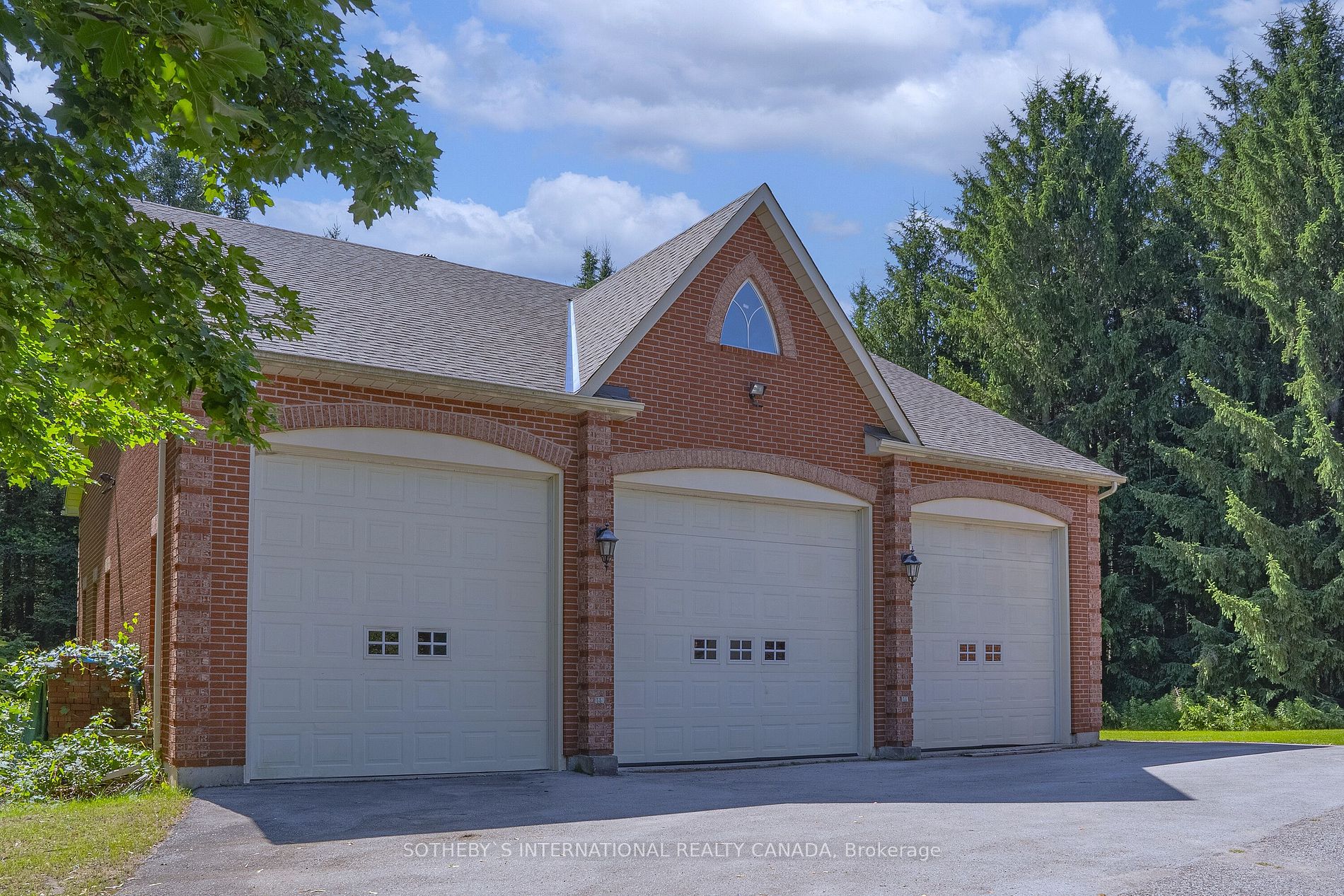 452 Feasby Rd