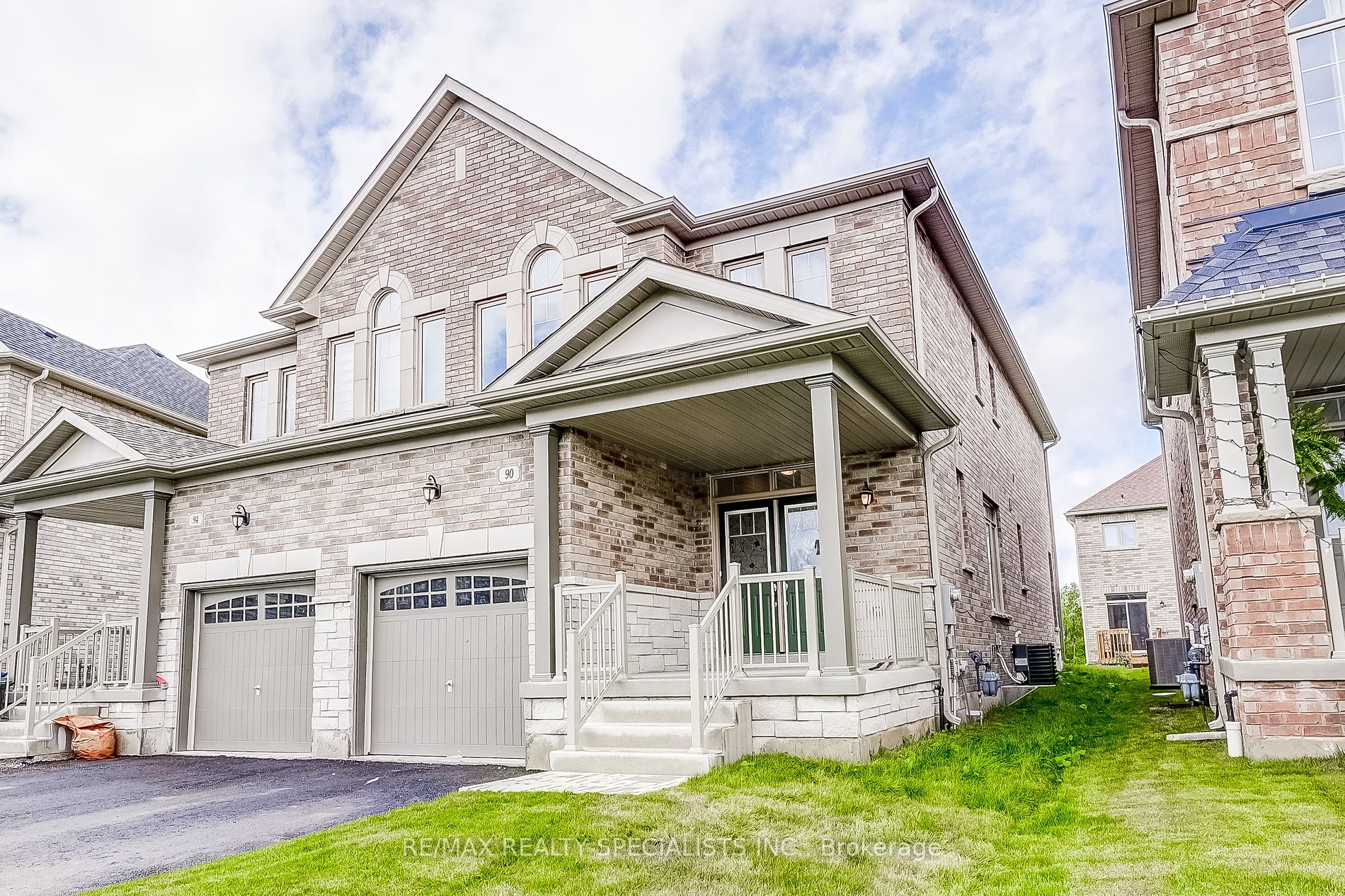 90 FERRAGINE Crescent