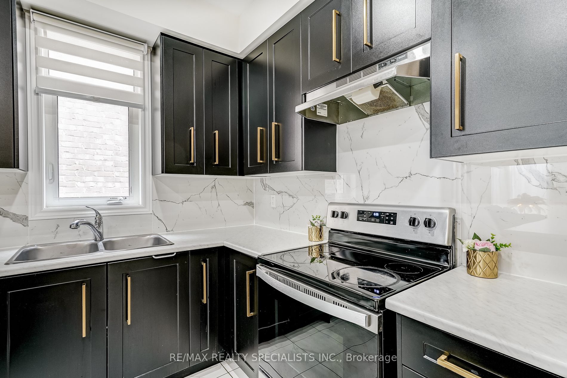 90 FERRAGINE Crescent
