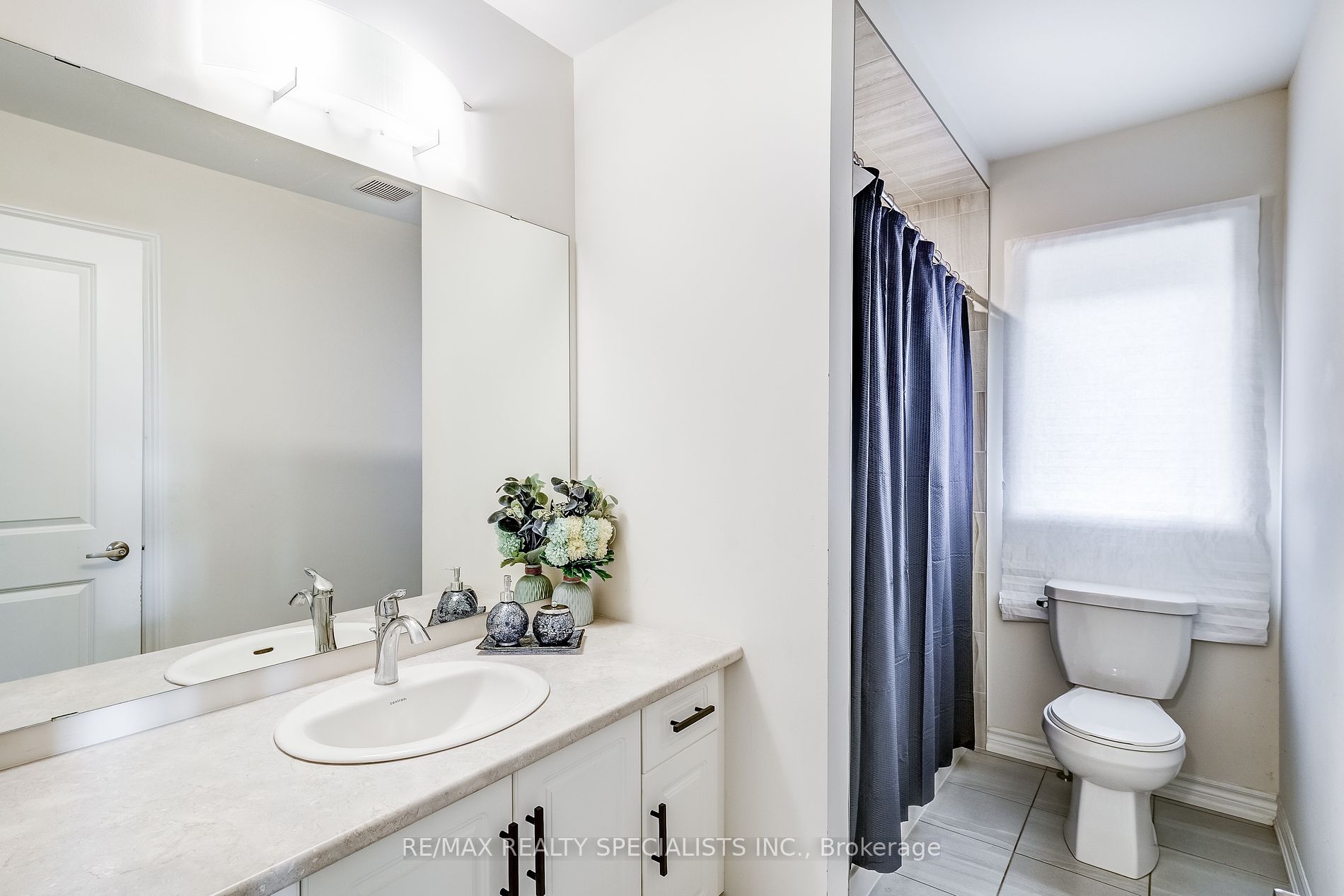 90 FERRAGINE Crescent