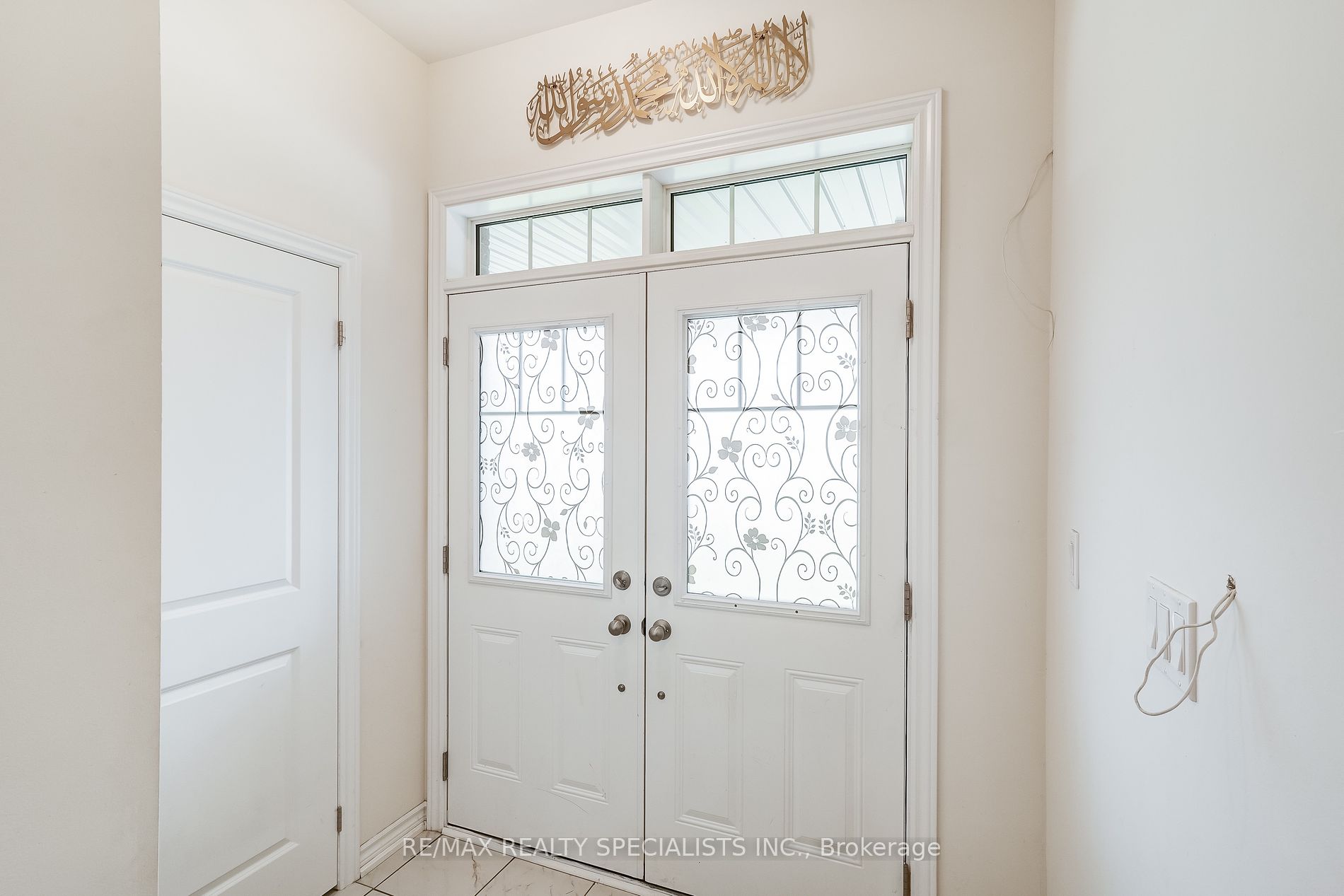 90 FERRAGINE Crescent