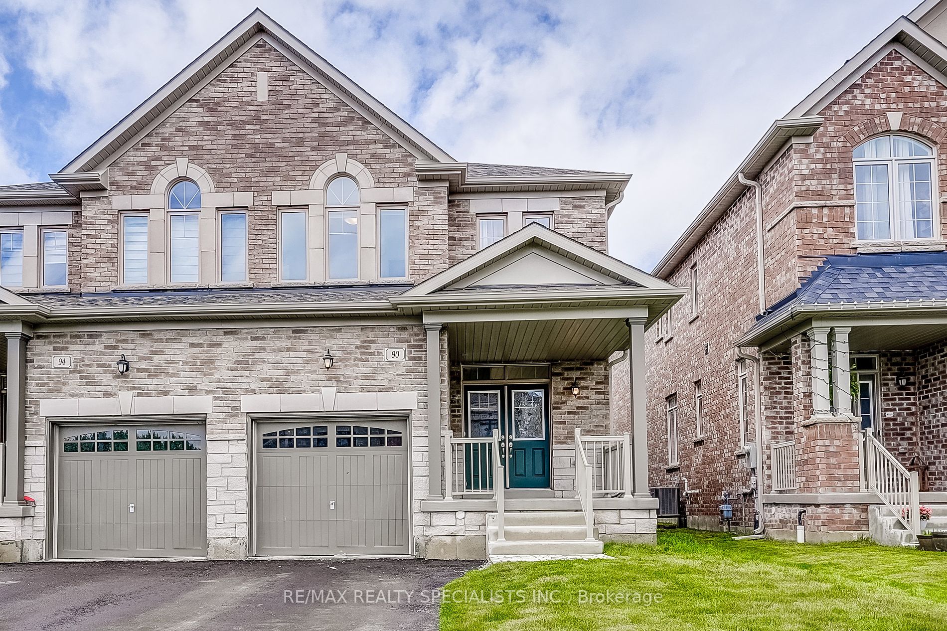 90 FERRAGINE Crescent