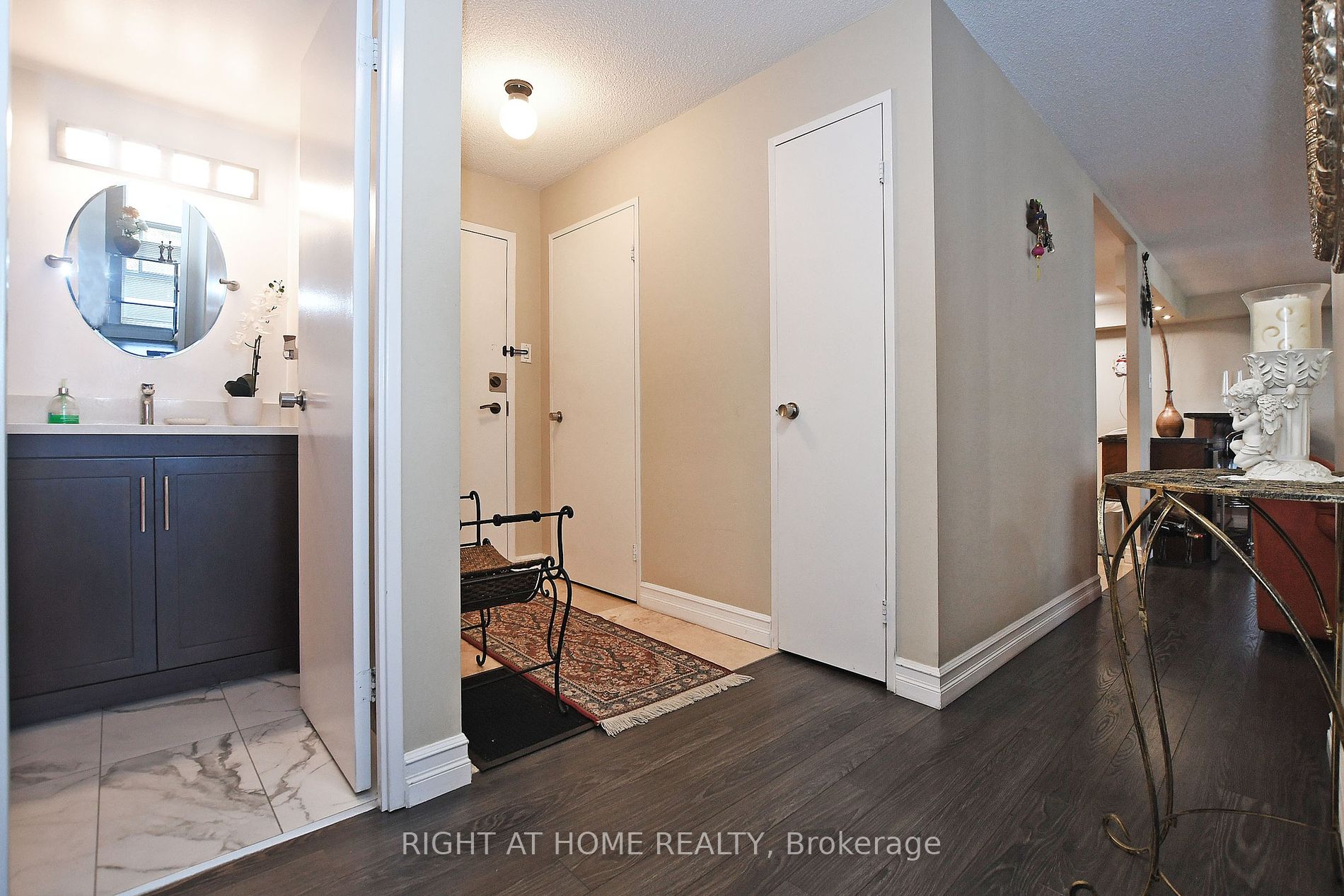 60 Inverlochy Blvd, #806