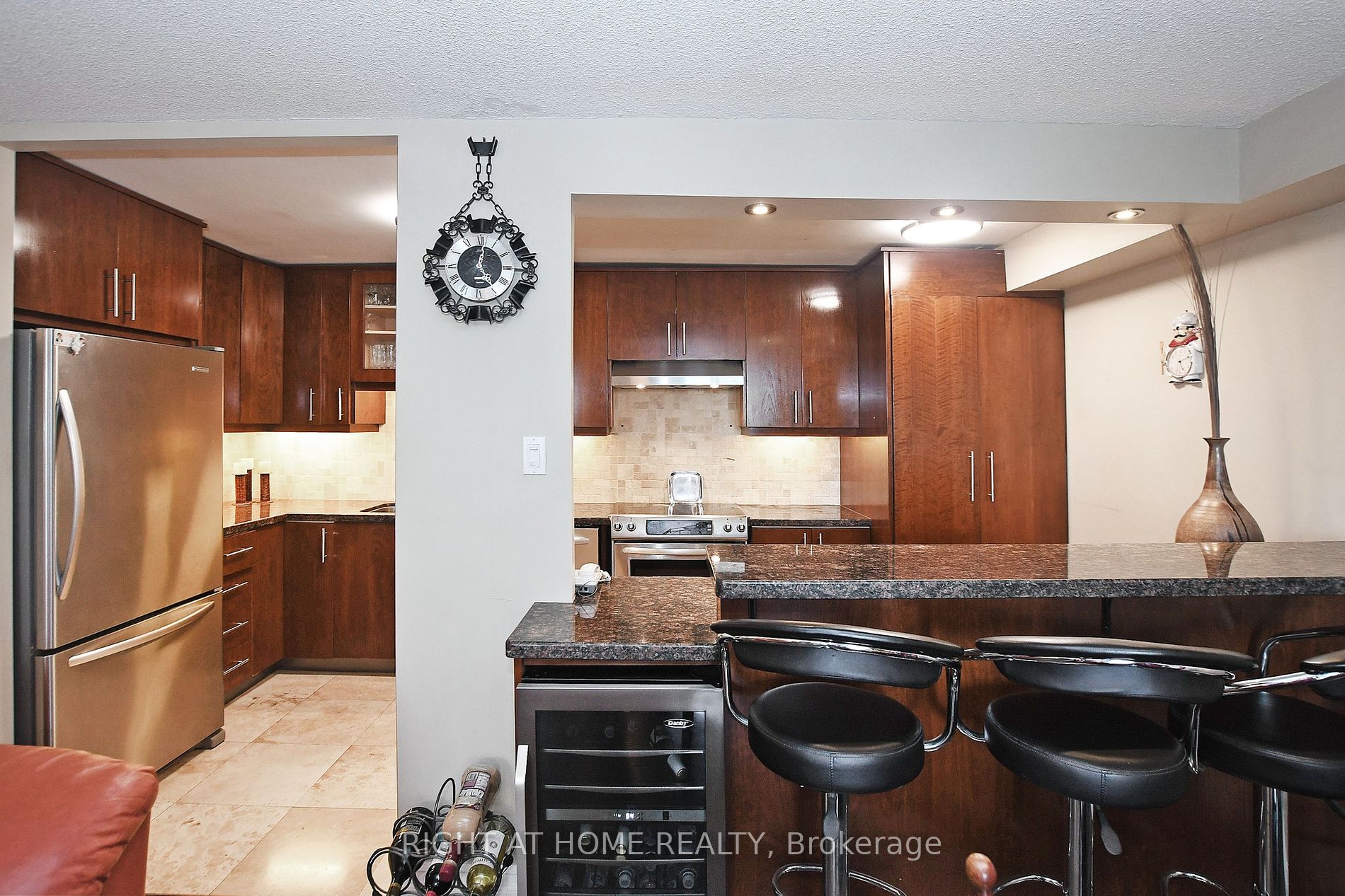 60 Inverlochy Blvd, #806