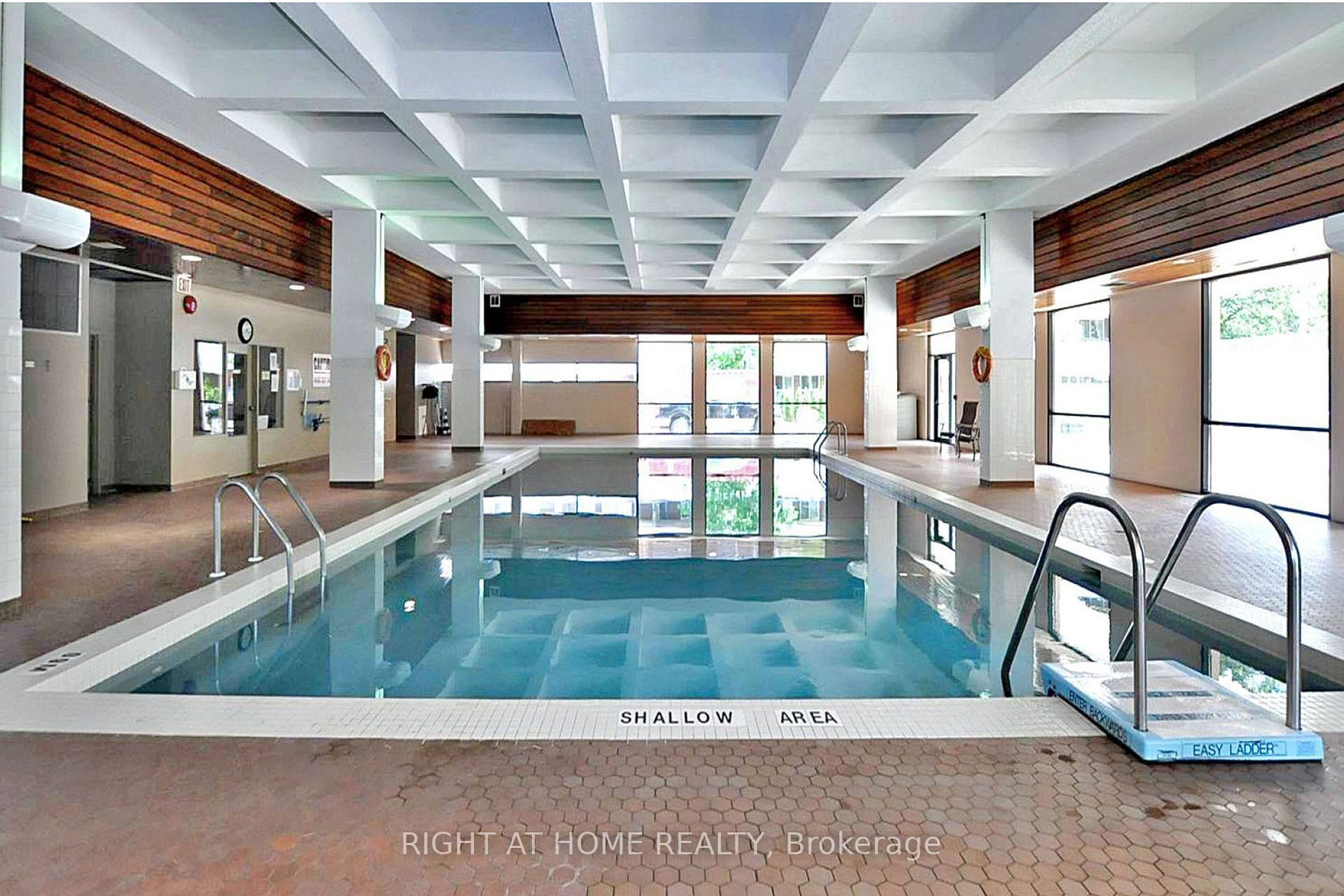 60 Inverlochy Blvd, #806