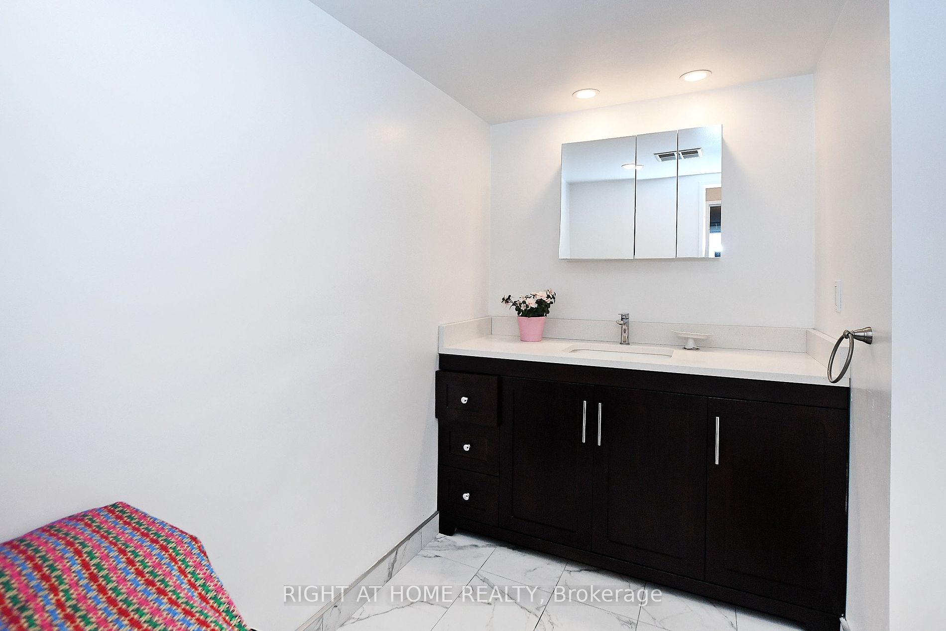 60 Inverlochy Blvd, #806
