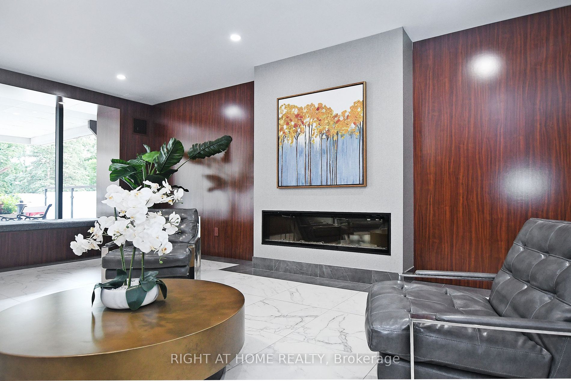 60 Inverlochy Blvd, #806