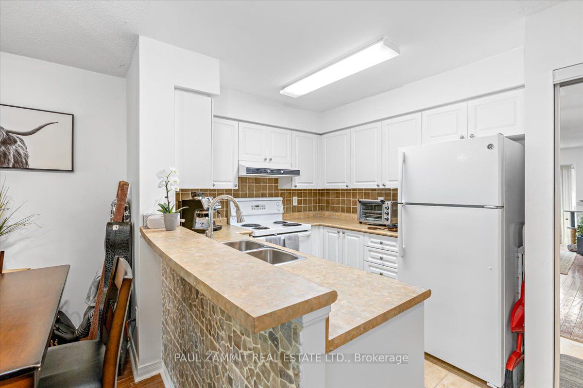 39 Oneida Cres, #306