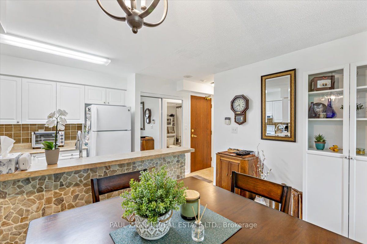 39 Oneida Cres, #306