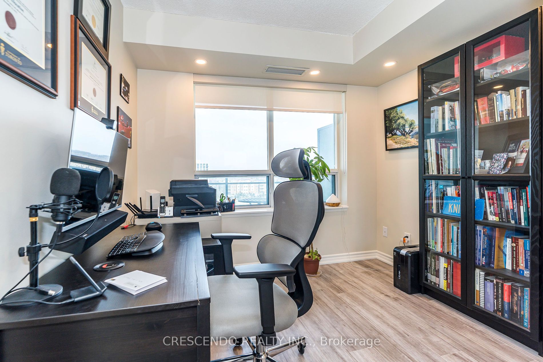 39 Oneida Cres, #813
