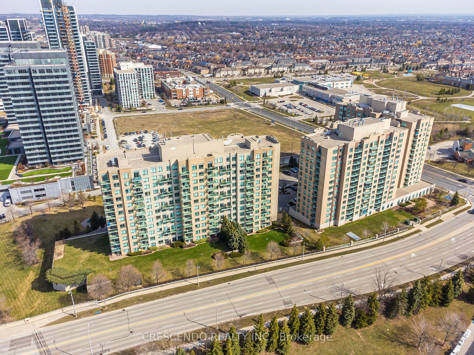 39 Oneida Cres, #813