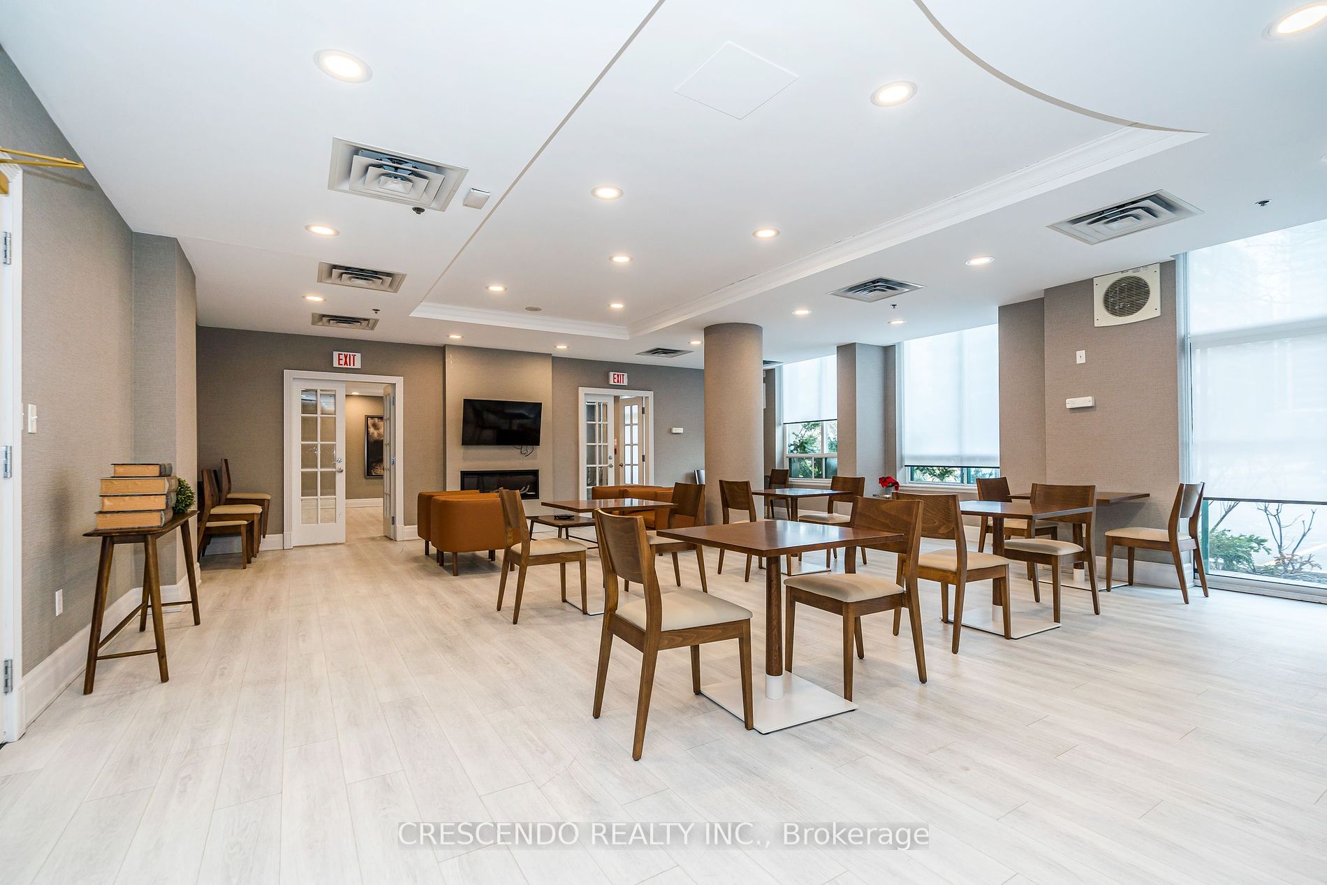 39 Oneida Cres, #813