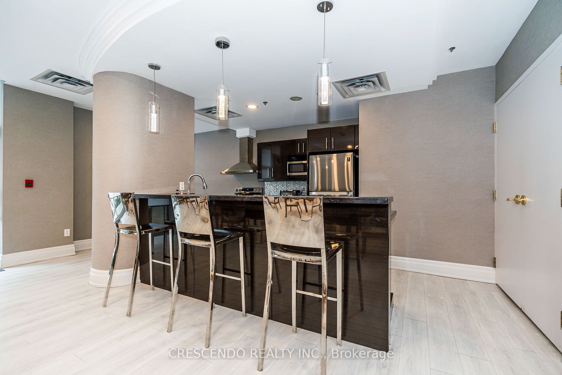 39 Oneida Cres, #813