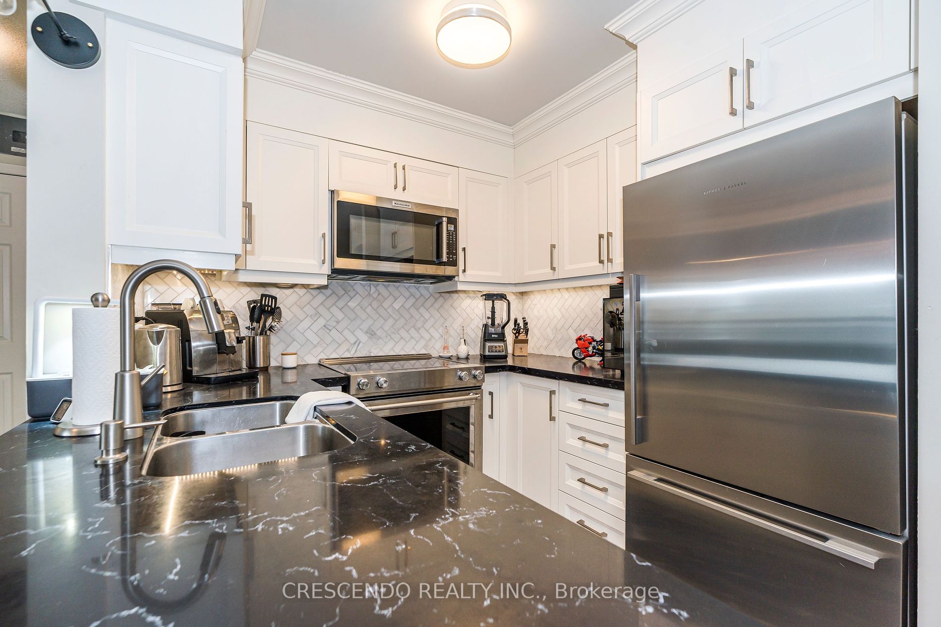 39 Oneida Cres, #813