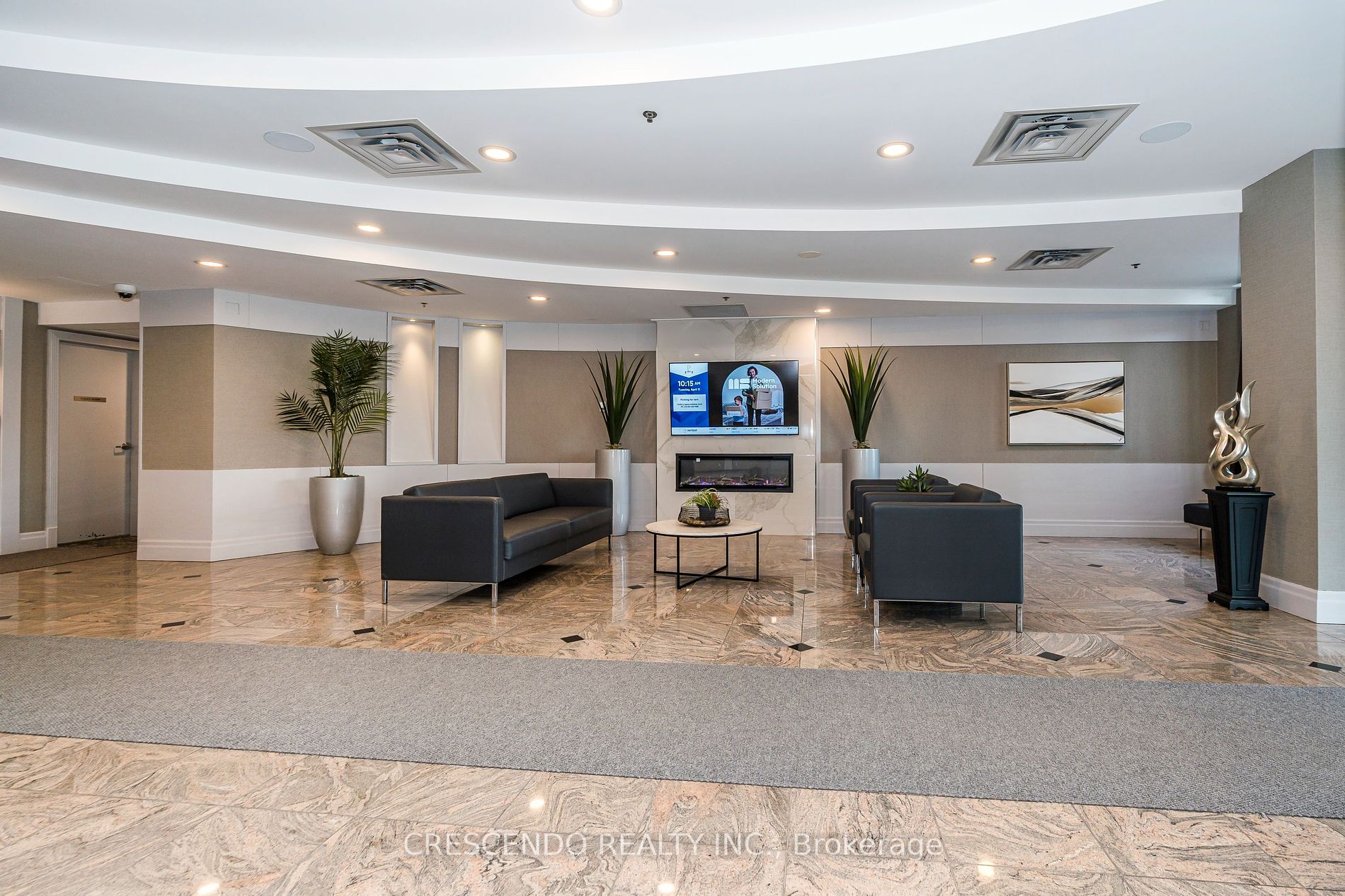 39 Oneida Cres, #813