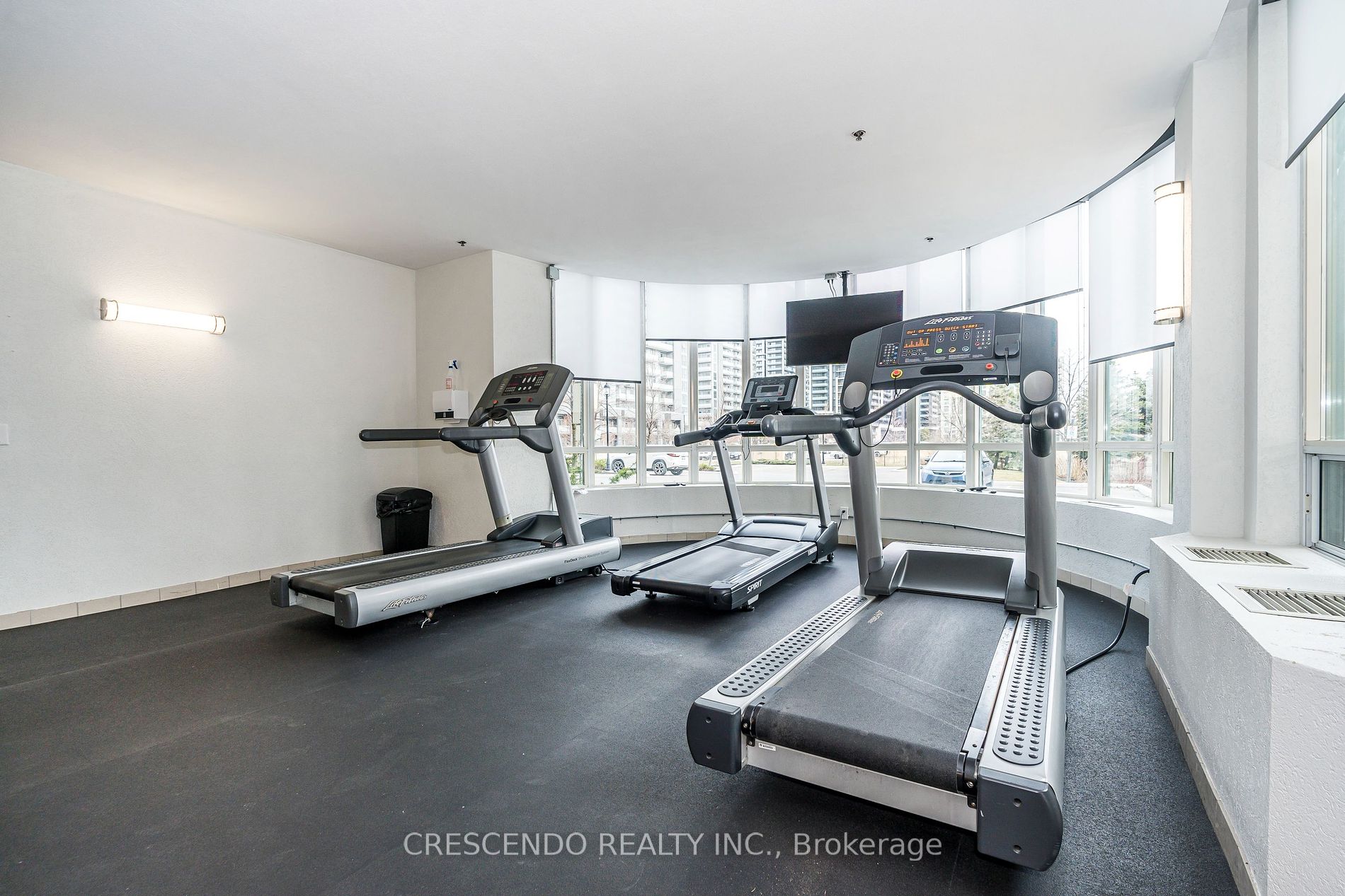 39 Oneida Cres, #813