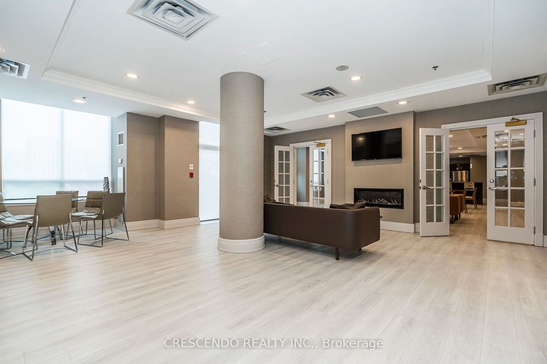 39 Oneida Cres, #813