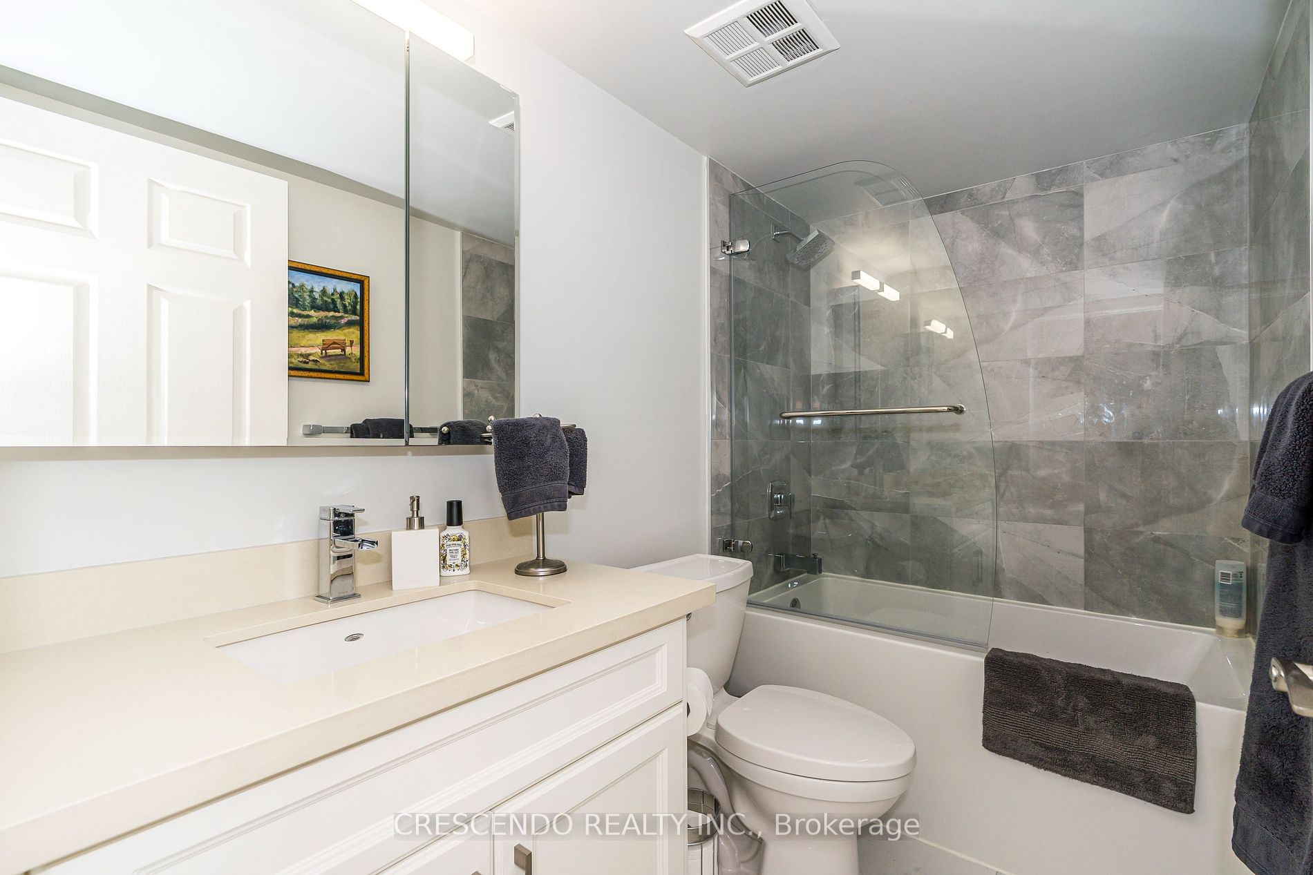 39 Oneida Cres, #813