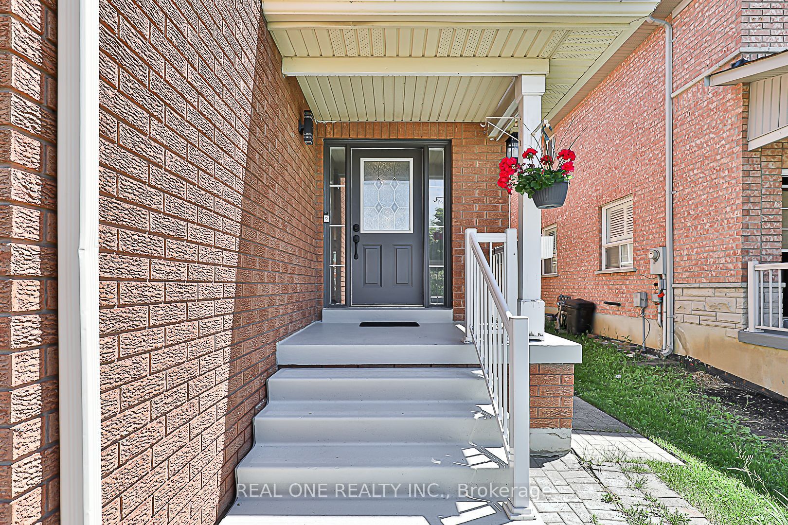 61 Marathon Ave