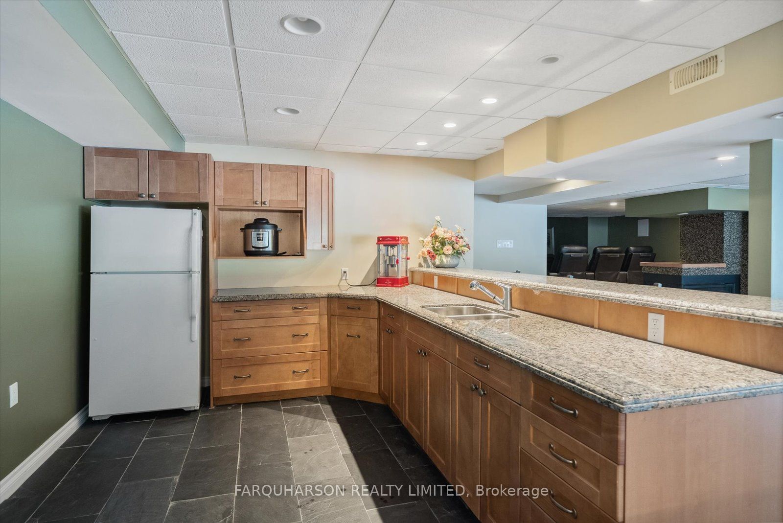 23 Silver Spring Cres
