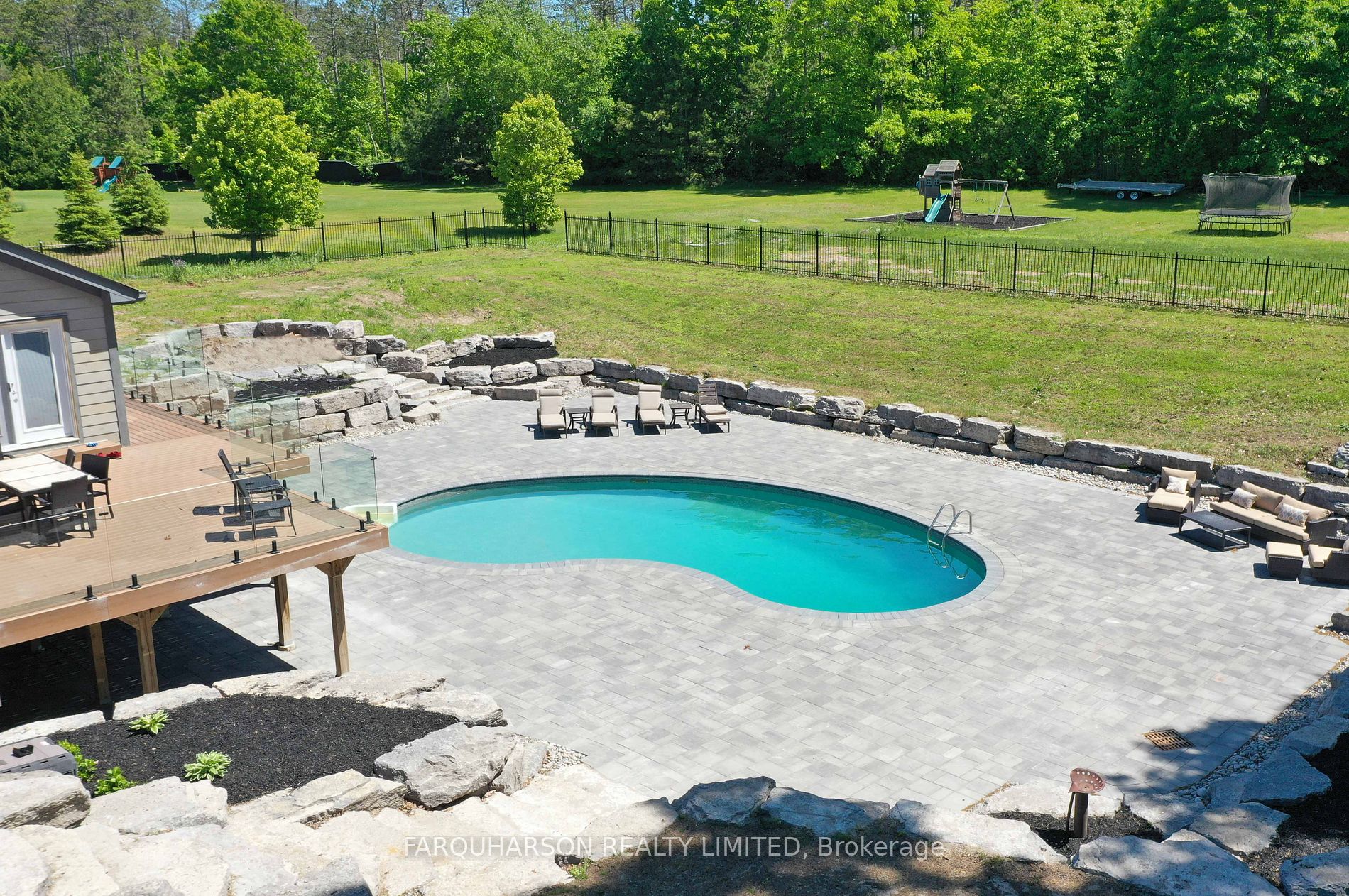 23 Silver Spring Cres