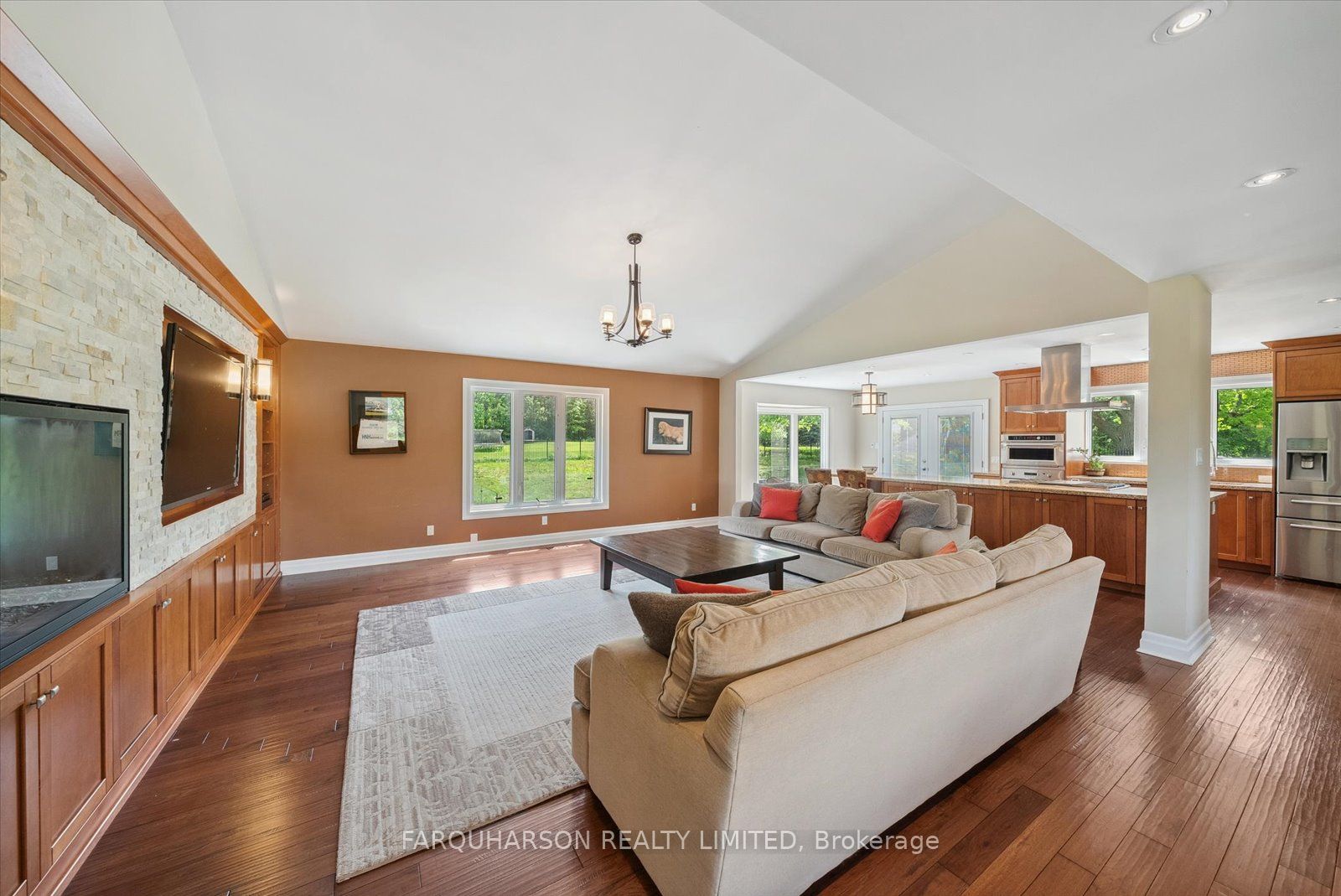 23 Silver Spring Cres