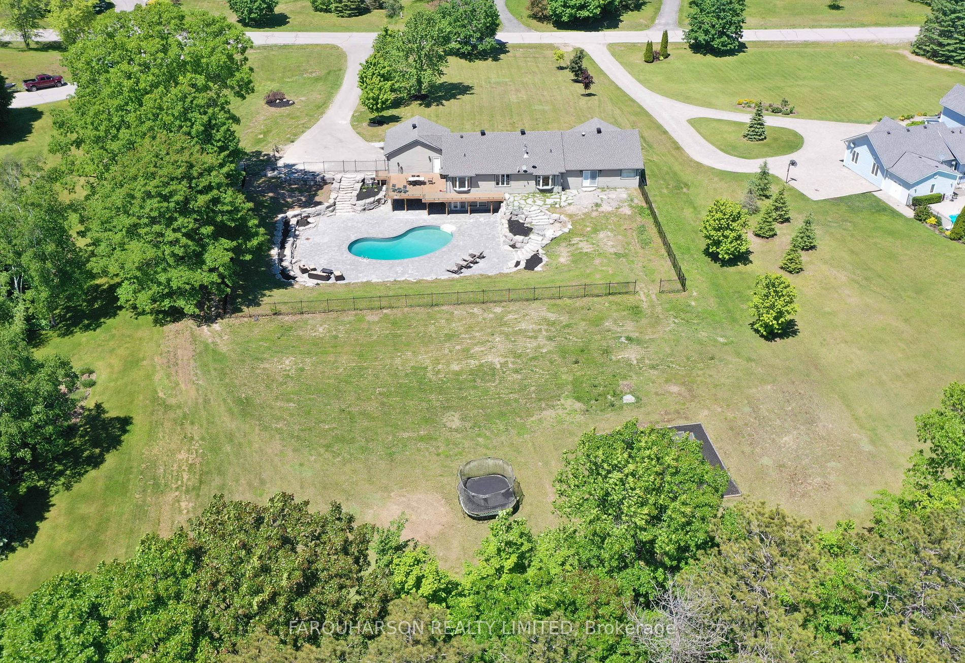 23 Silver Spring Cres