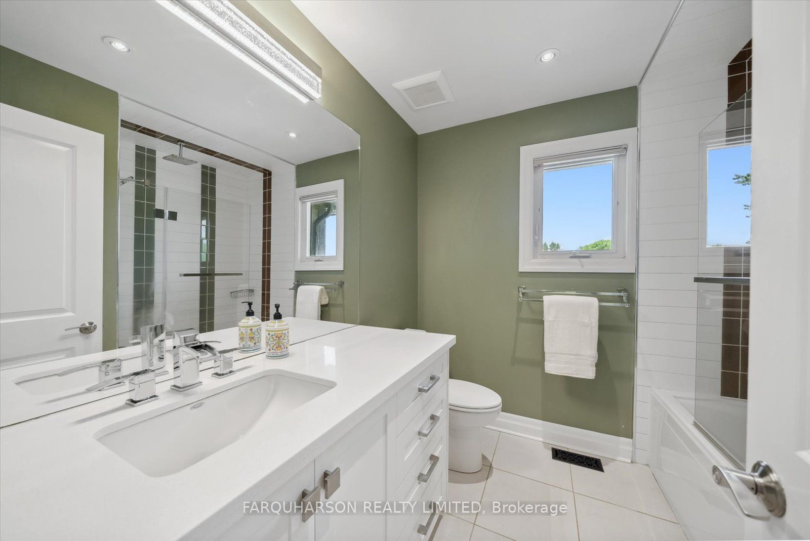23 Silver Spring Cres
