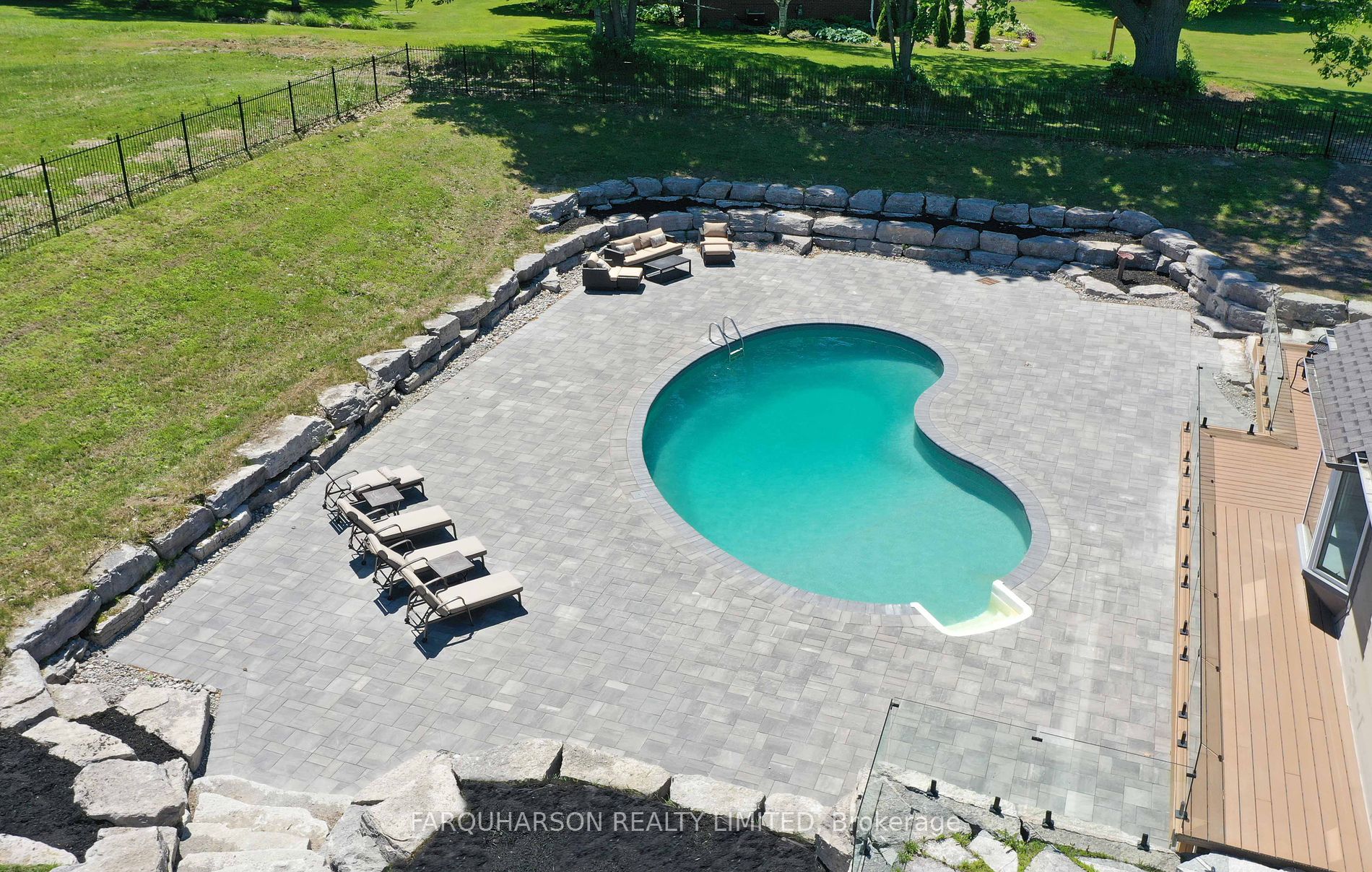 23 Silver Spring Cres