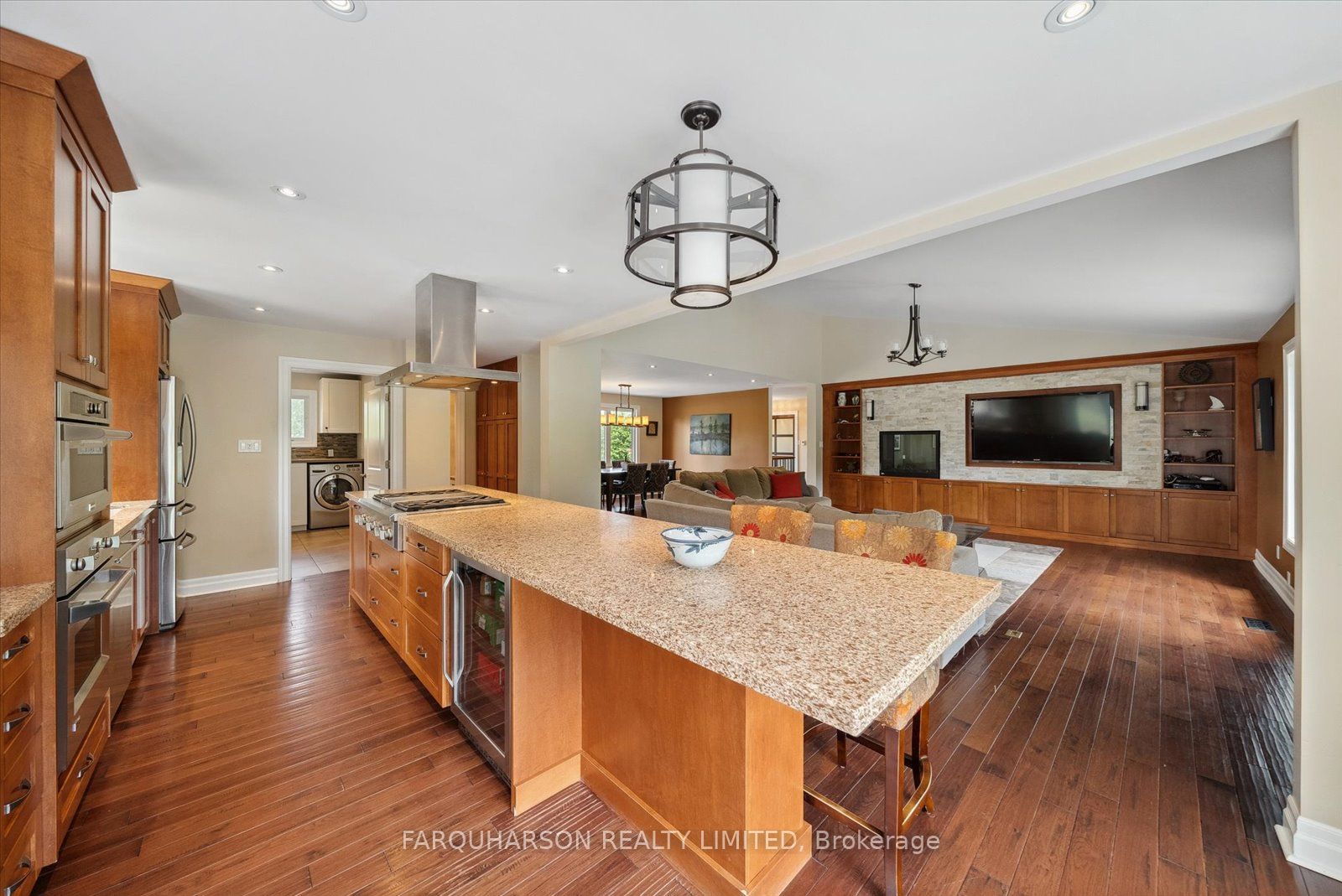 23 Silver Spring Cres