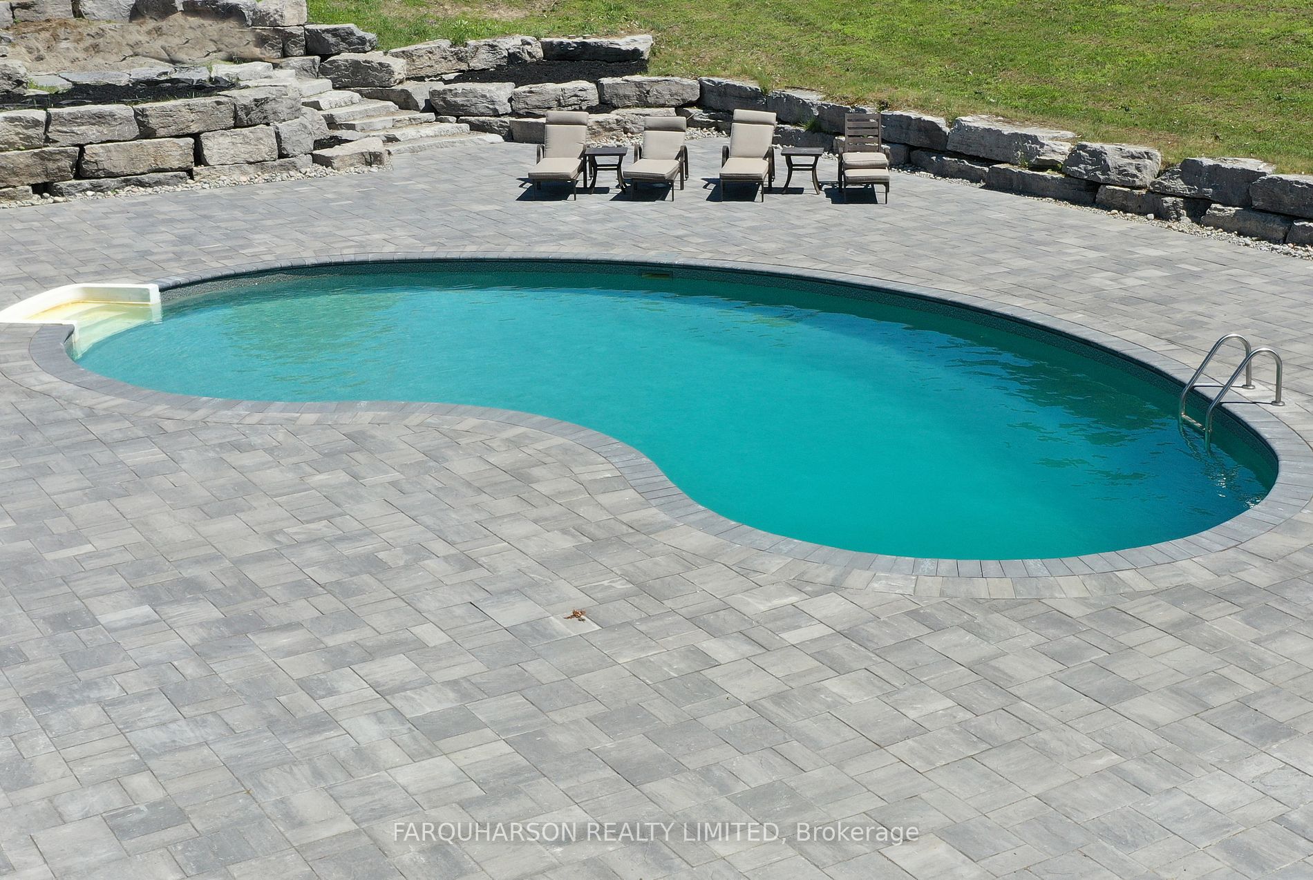 23 Silver Spring Cres
