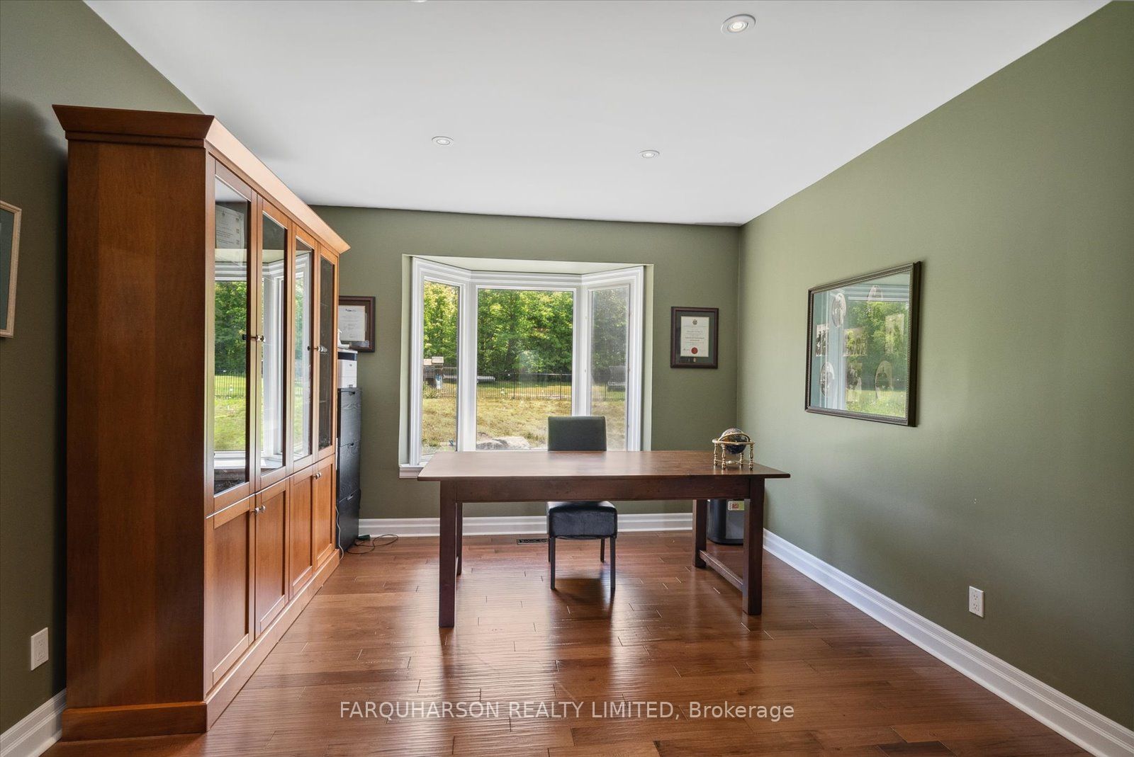 23 Silver Spring Cres